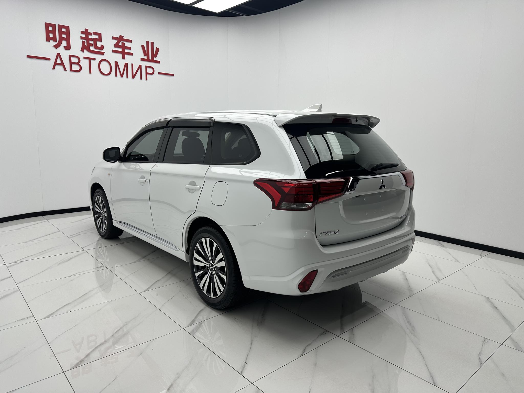 Mitsubishi Outlander 2021, фото 8
