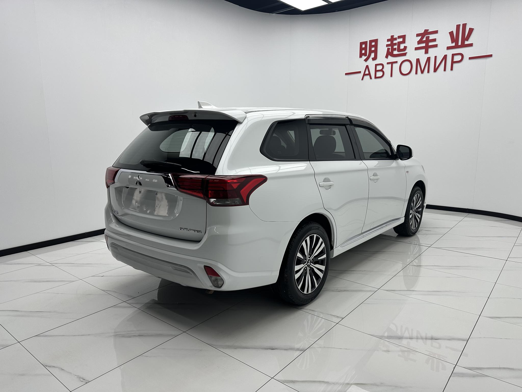 Mitsubishi Outlander 2021, фото 9