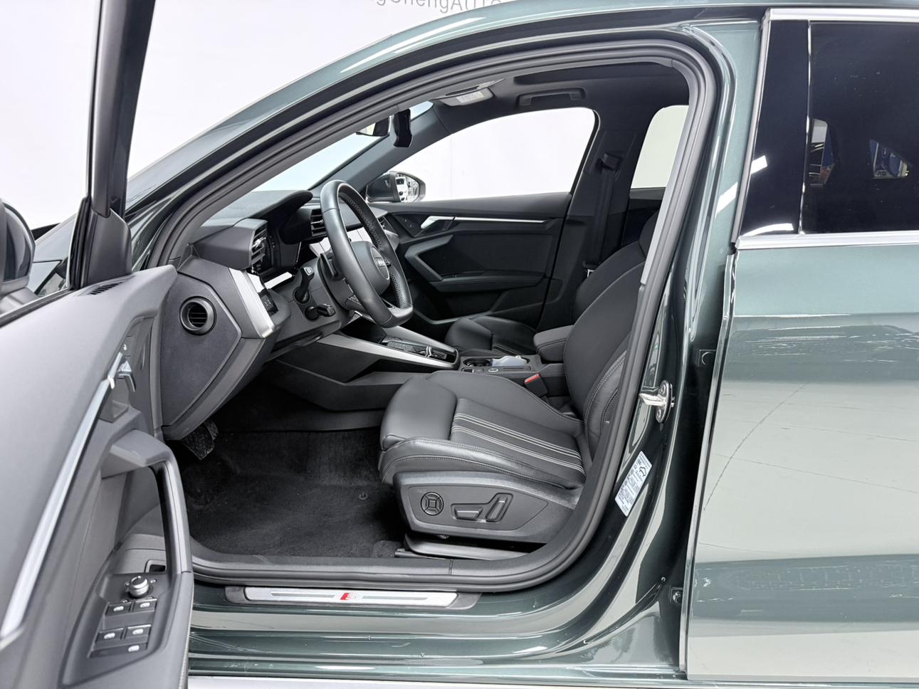 Audi A3 2023, фото 10