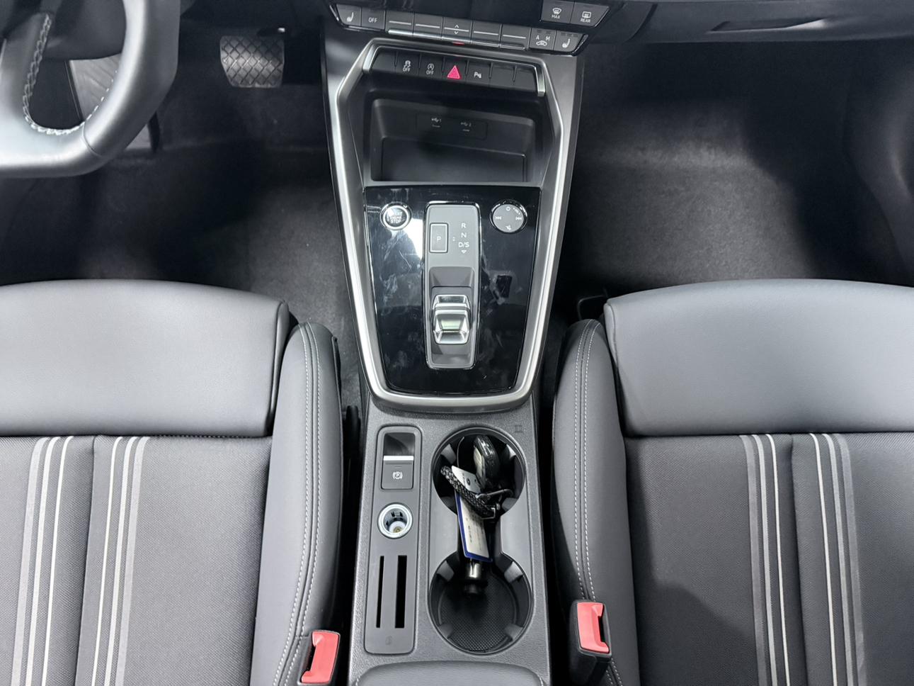 Audi A3 2023, фото 14