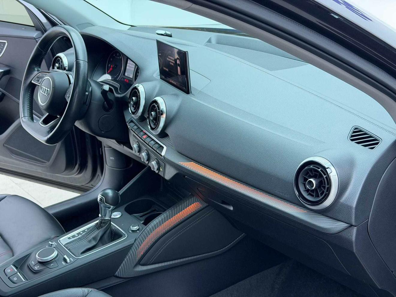 Audi Q2L 2022, фото 16