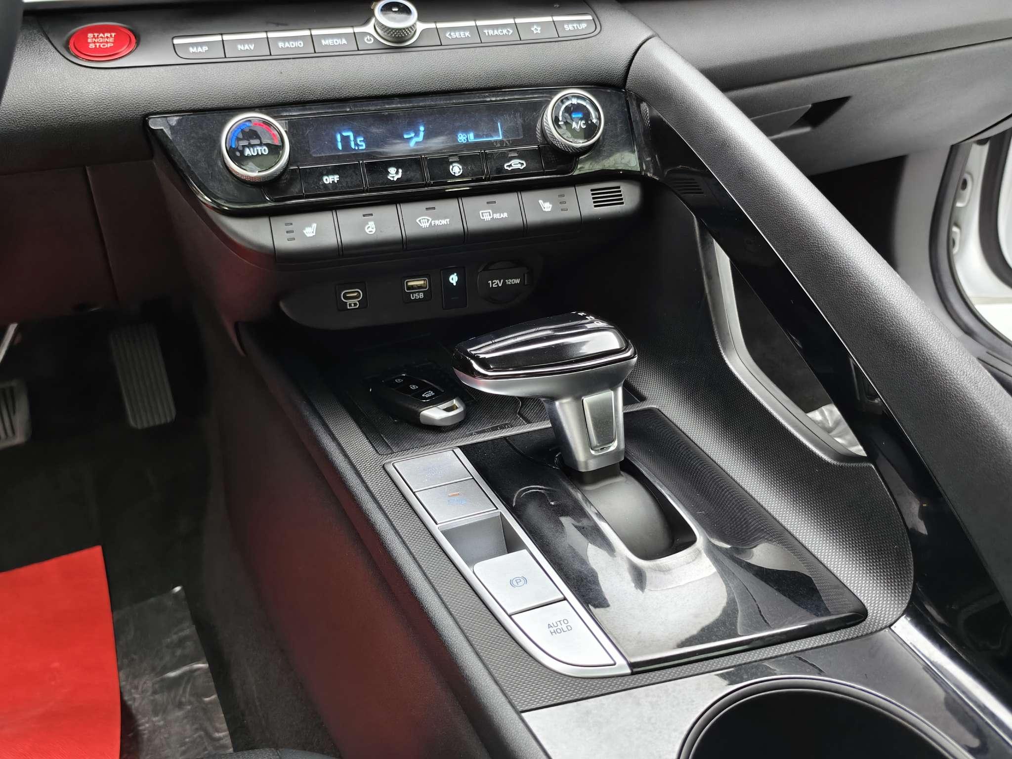 Hyundai Elantra 2023, фото 15