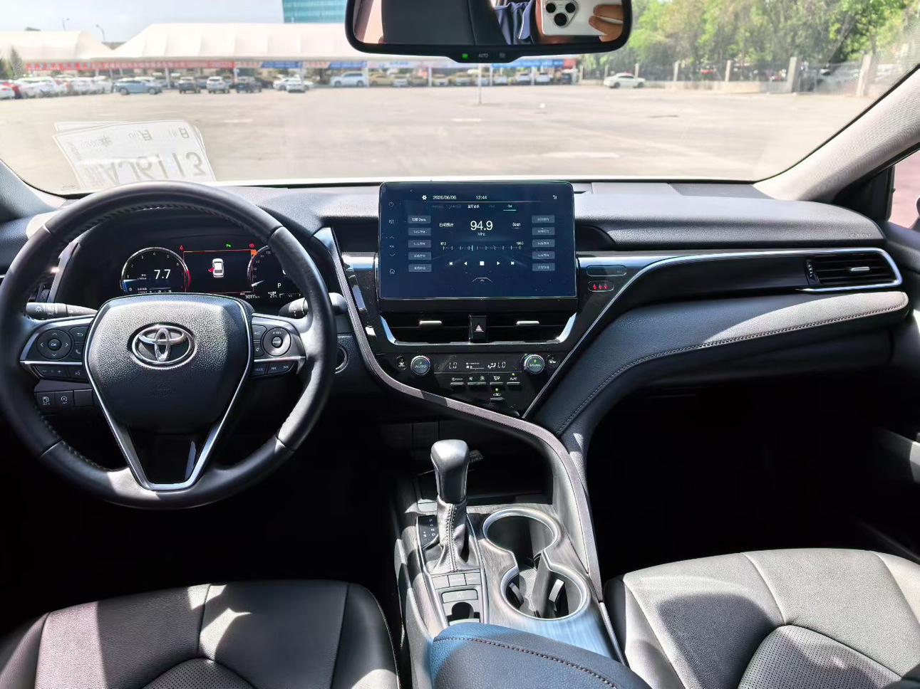 Toyota Camry 2023, фото 5