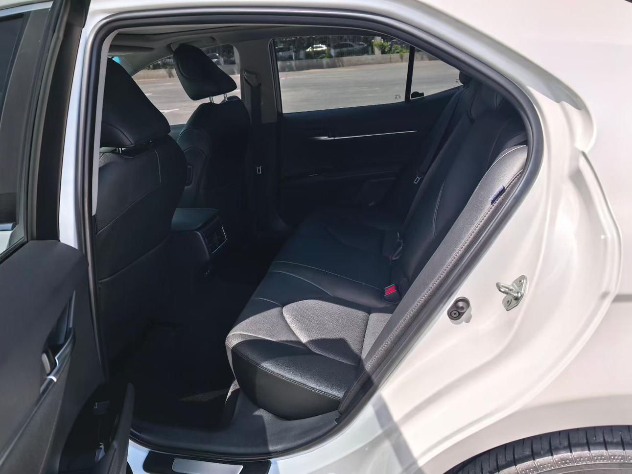 Toyota Camry 2023, фото 6