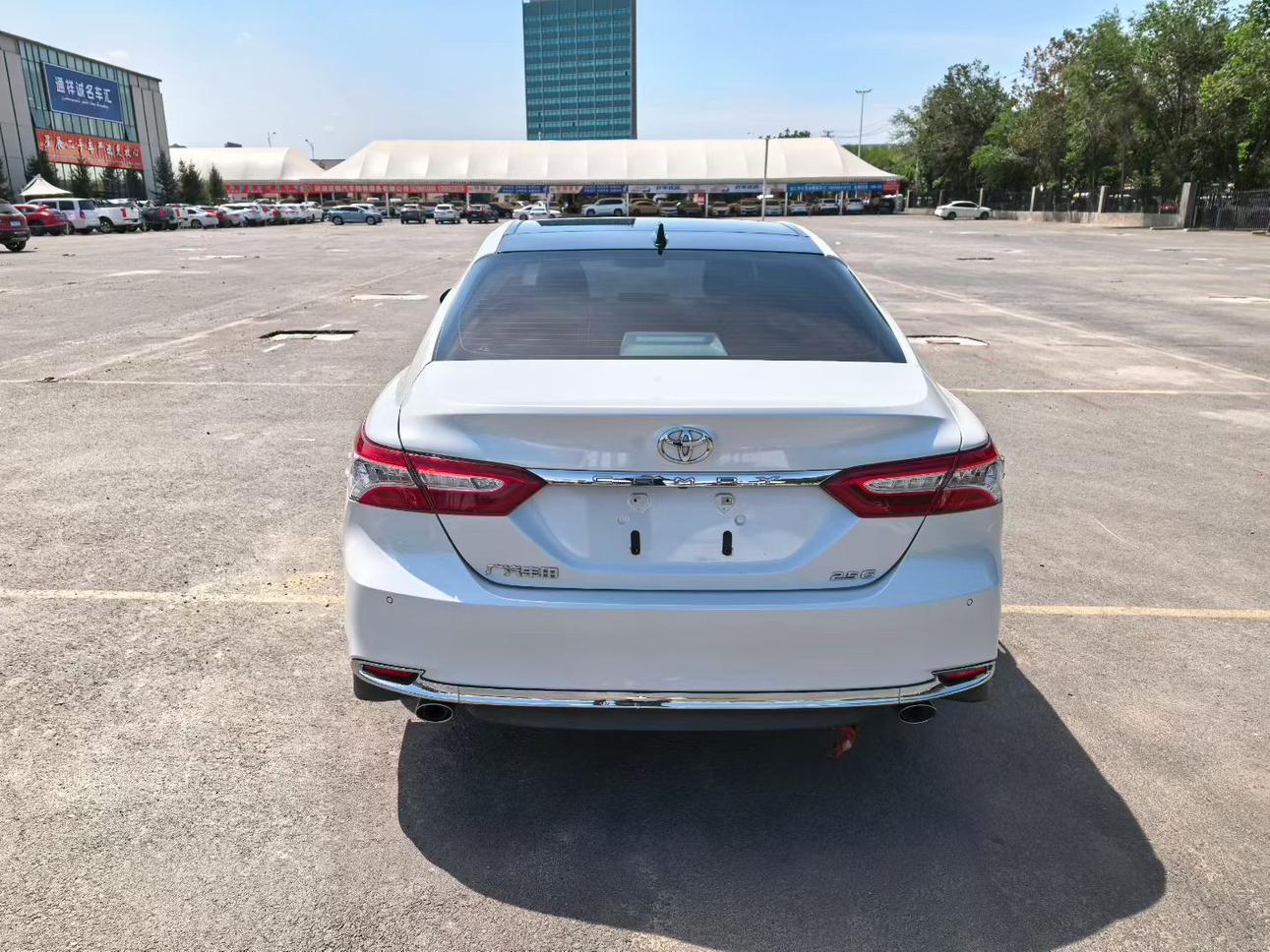 Toyota Camry 2023, фото 8