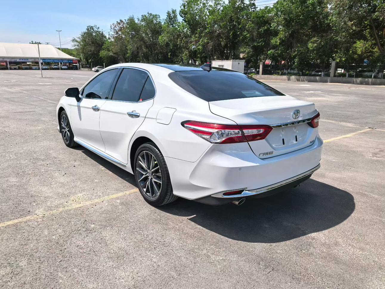 Toyota Camry 2023, фото 9