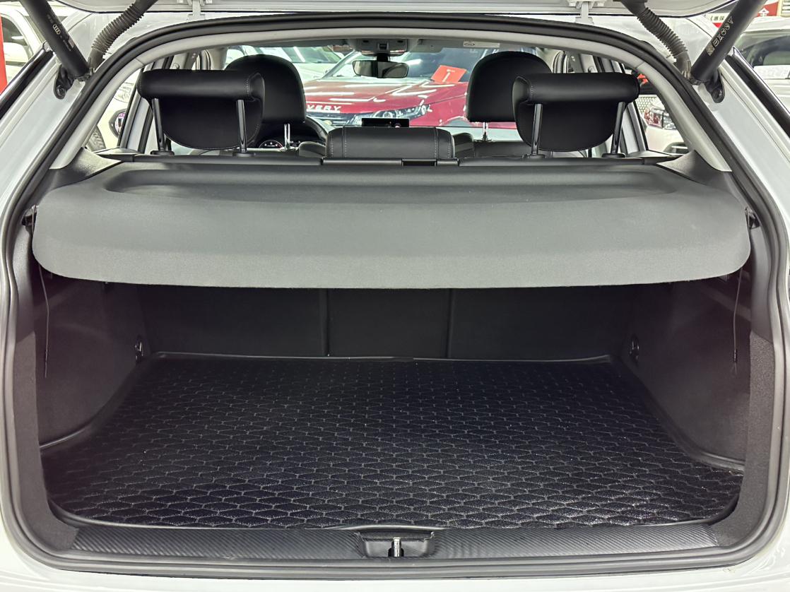 Audi Q2L 2022, фото 16