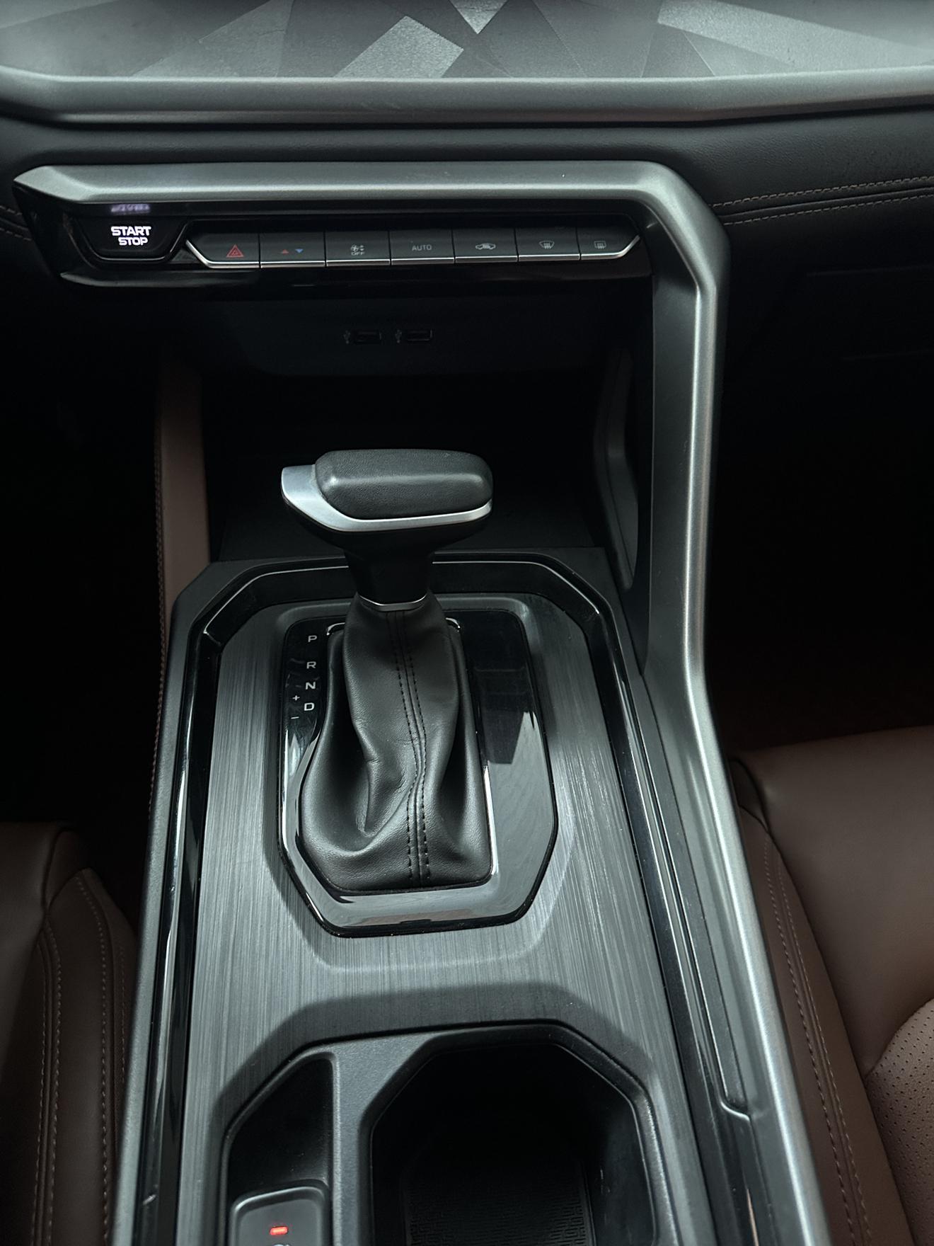 Geely Emgrand X6 2021, фото 17