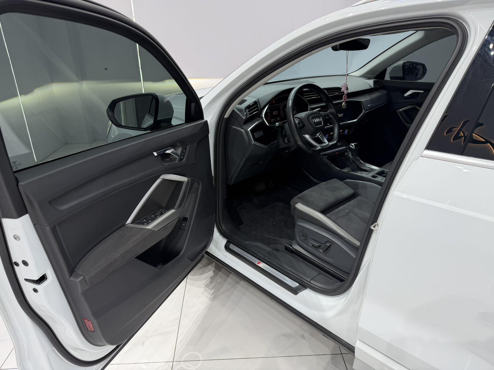 Audi Q3 2022, фото 7