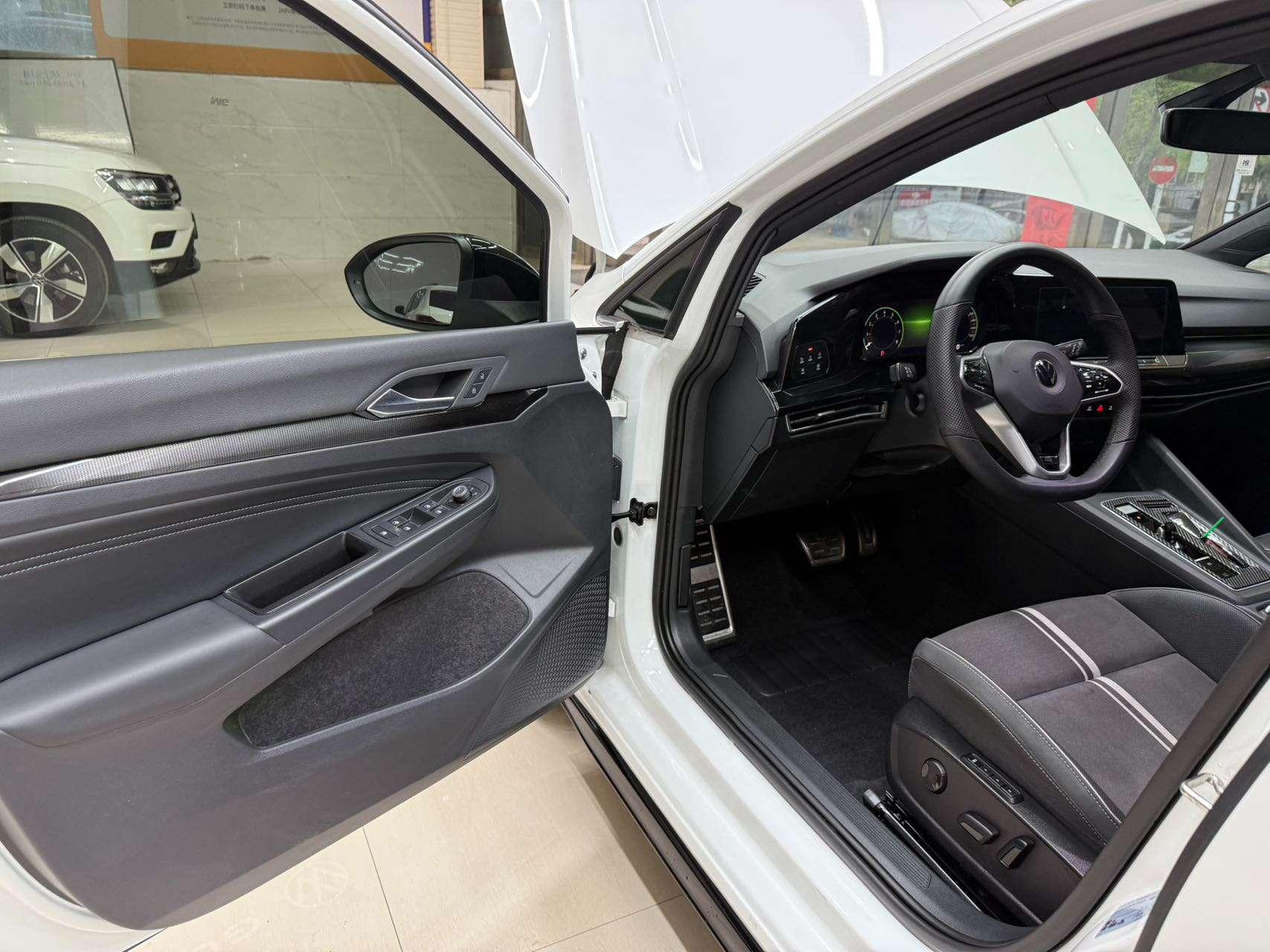 Volkswagen Golf 2023, фото 8