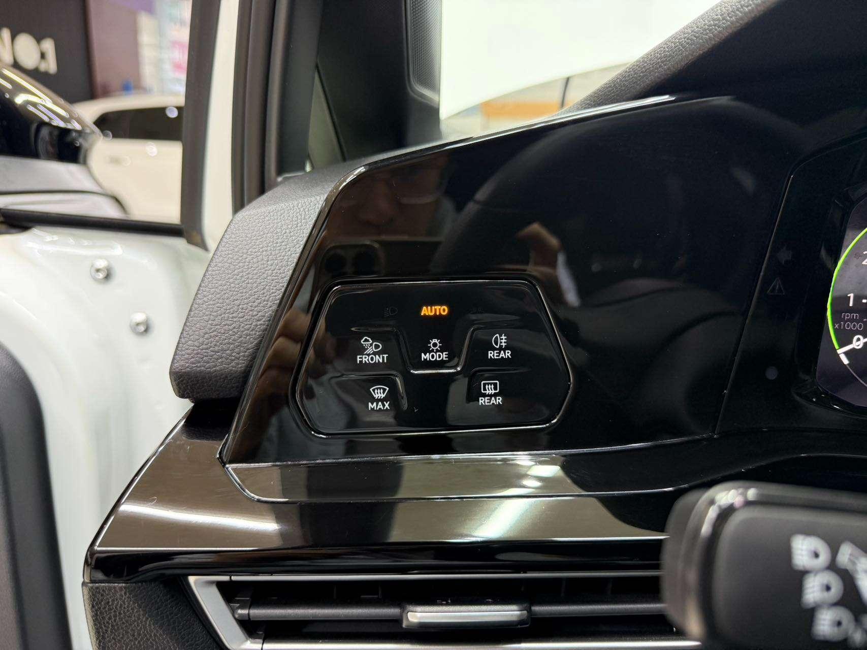 Volkswagen Golf 2023, фото 9