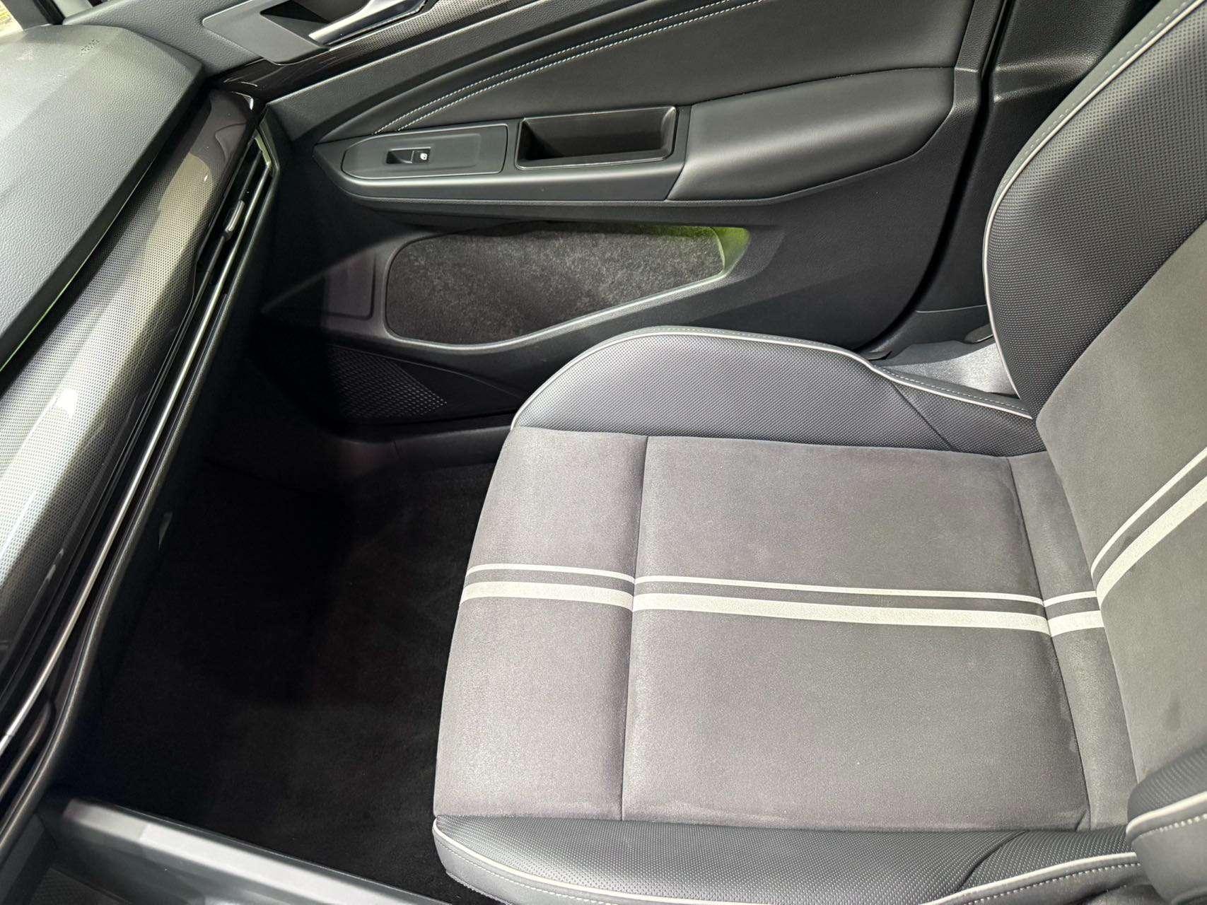 Volkswagen Golf 2023, фото 13