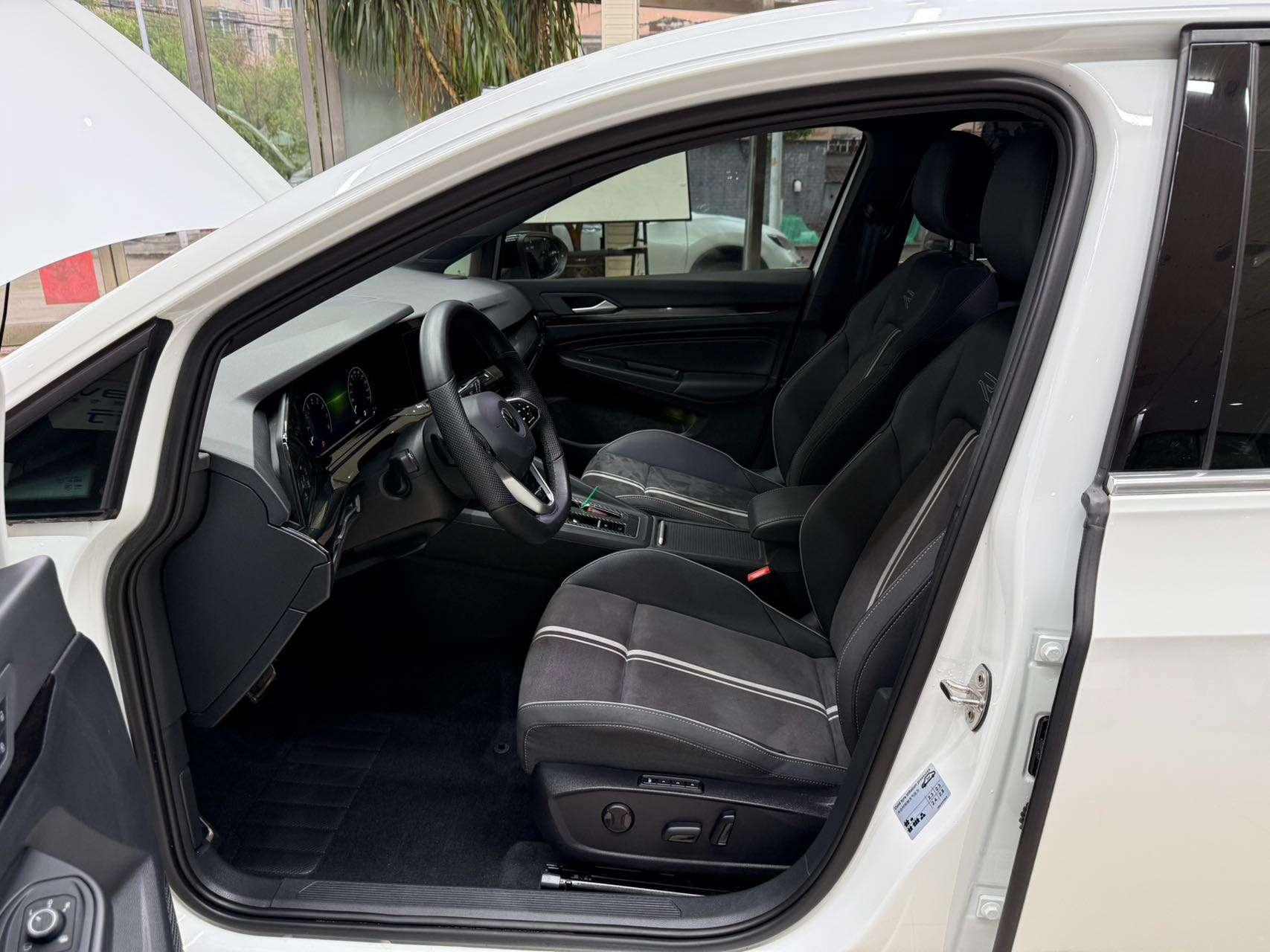 Volkswagen Golf 2023, фото 16
