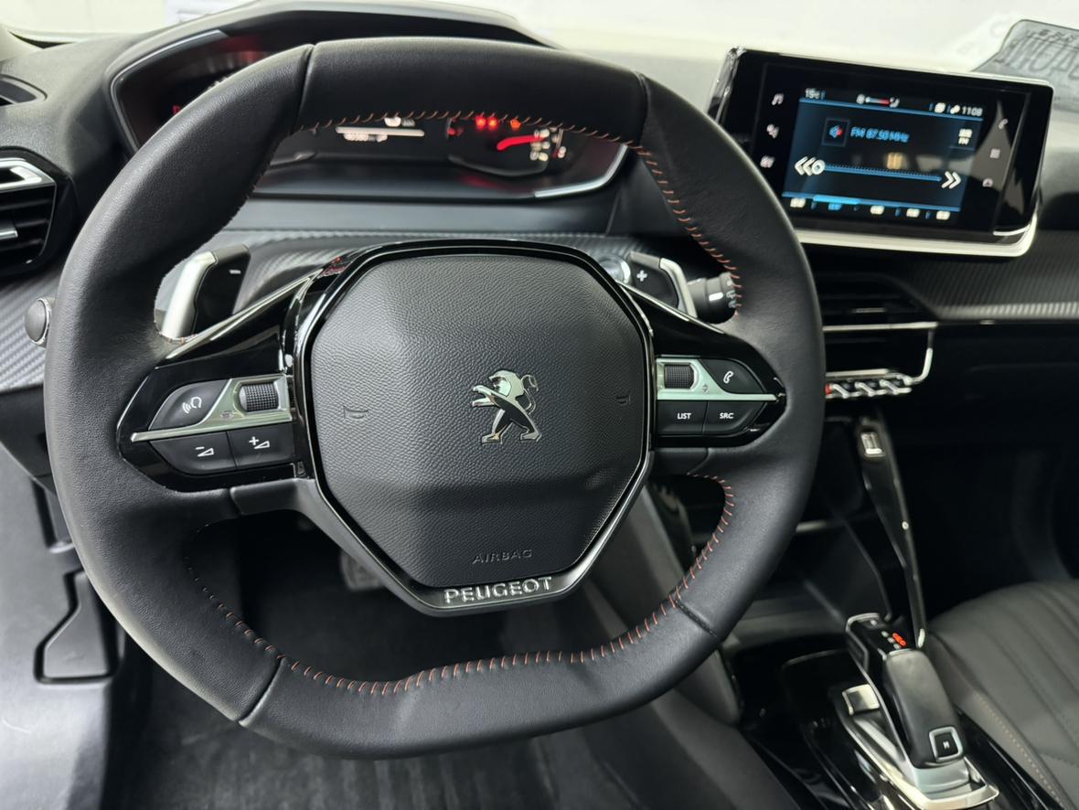 Peugeot 2008 2022, фото 16