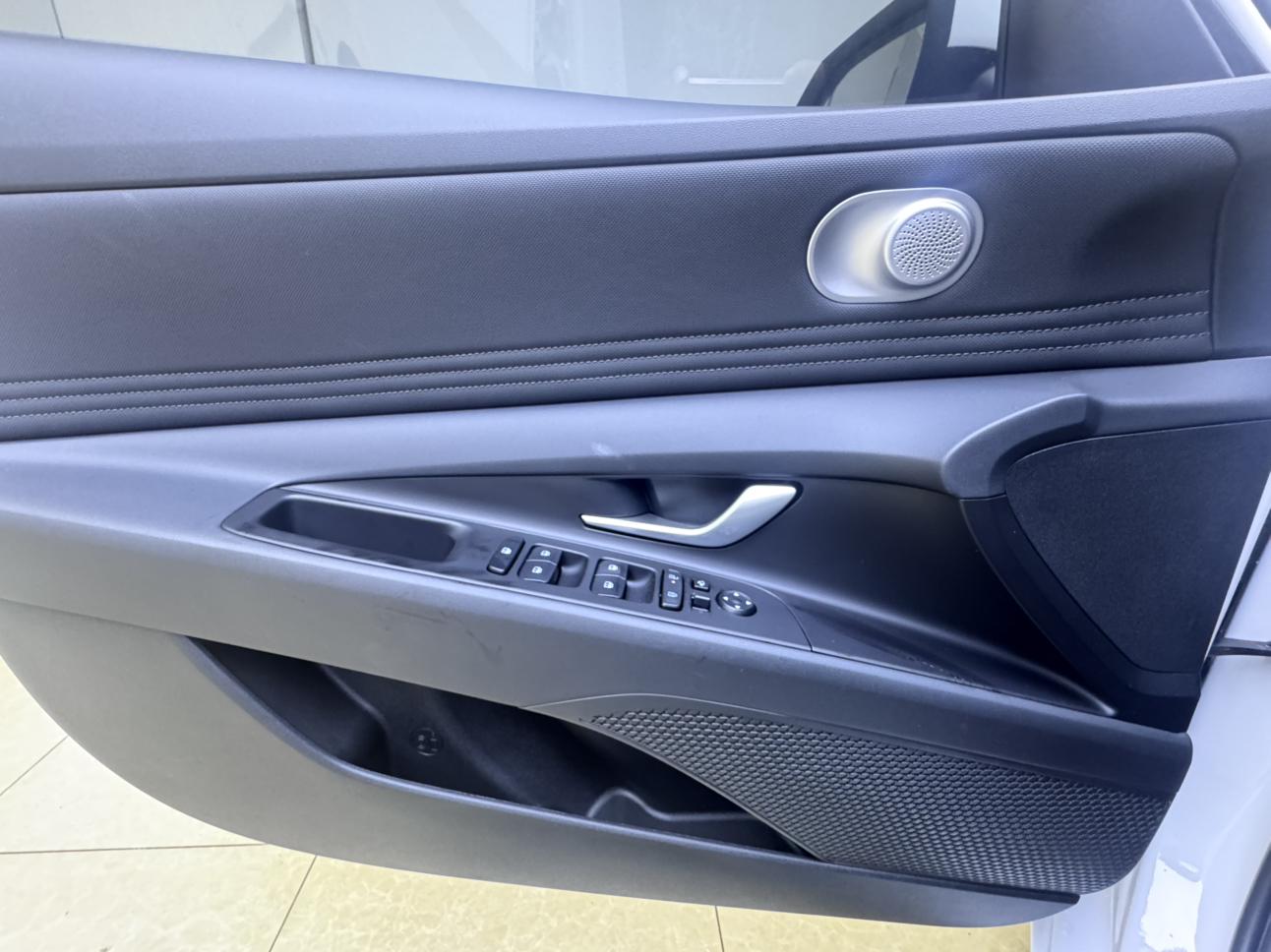 Hyundai Elantra 2023, фото 15
