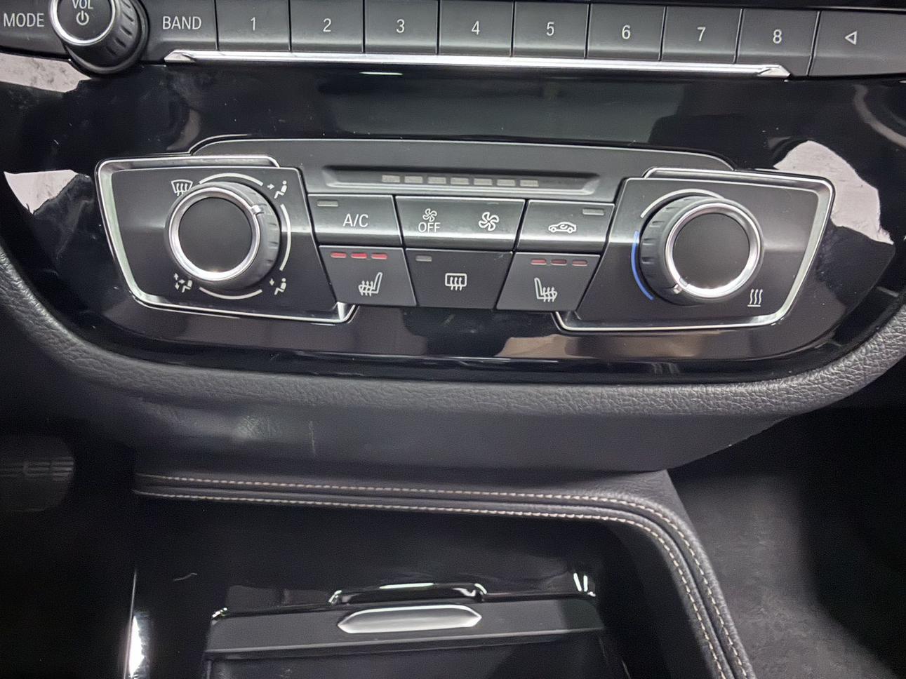 BMW 1 Series 2021, фото 15