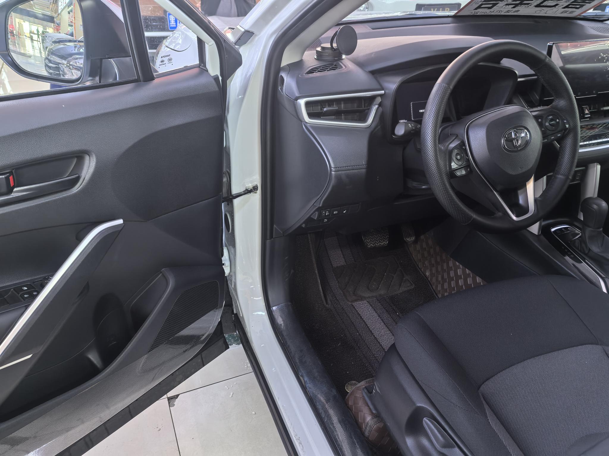 Toyota RAV4 2024, фото 6