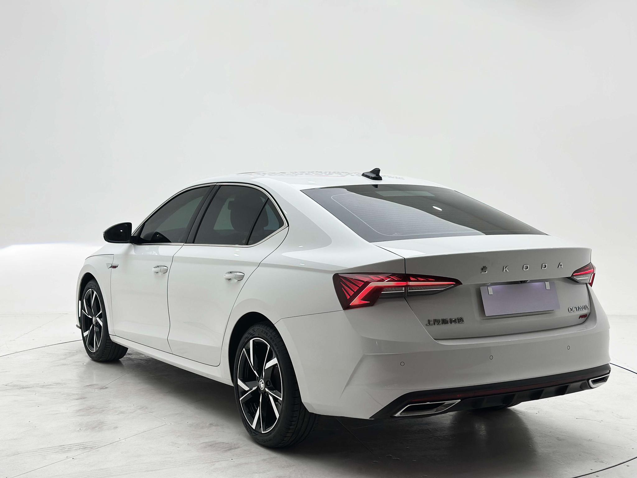 Skoda Octavia 2023, фото 4