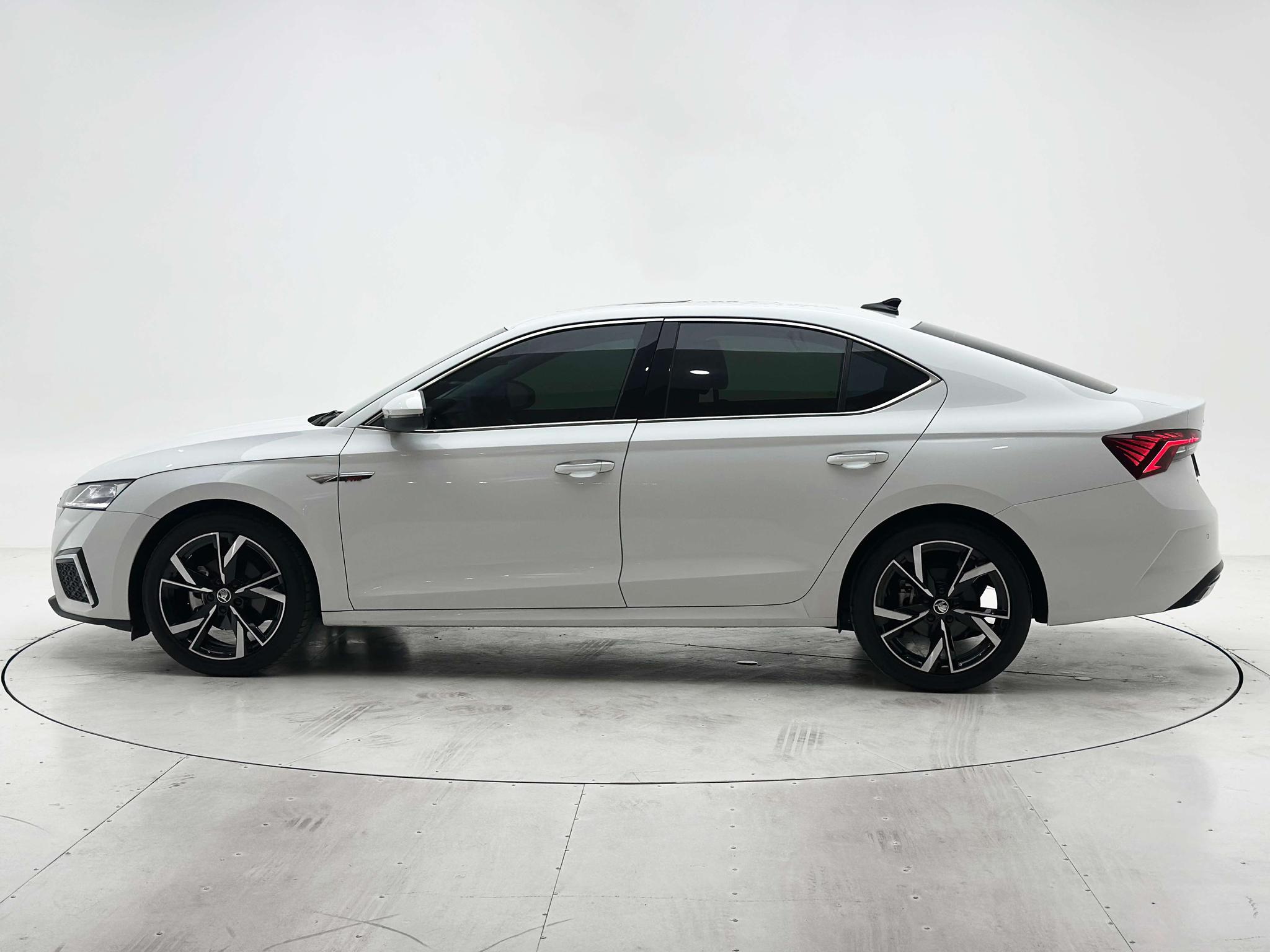 Skoda Octavia 2023, фото 7