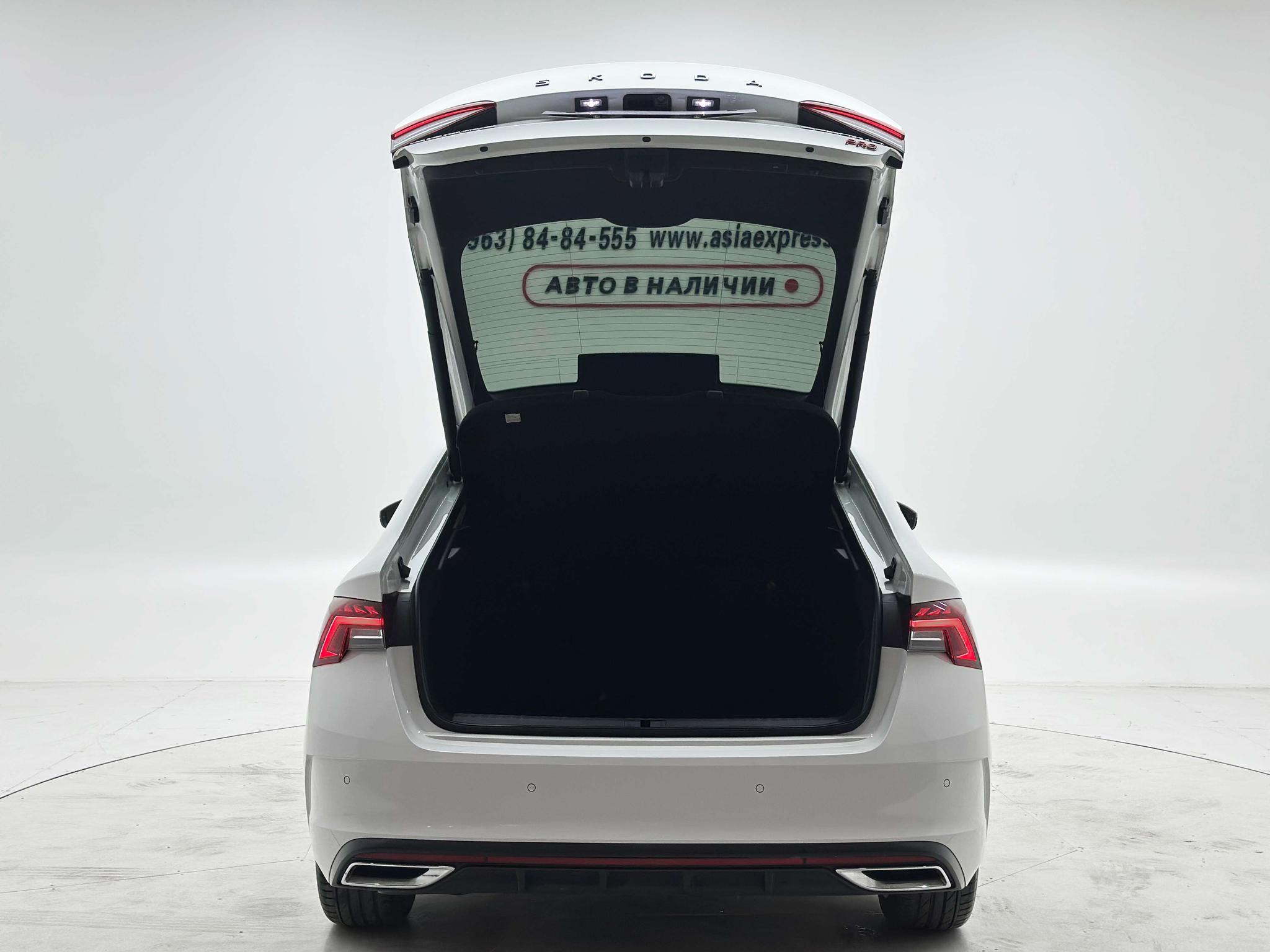 Skoda Octavia 2023, фото 8