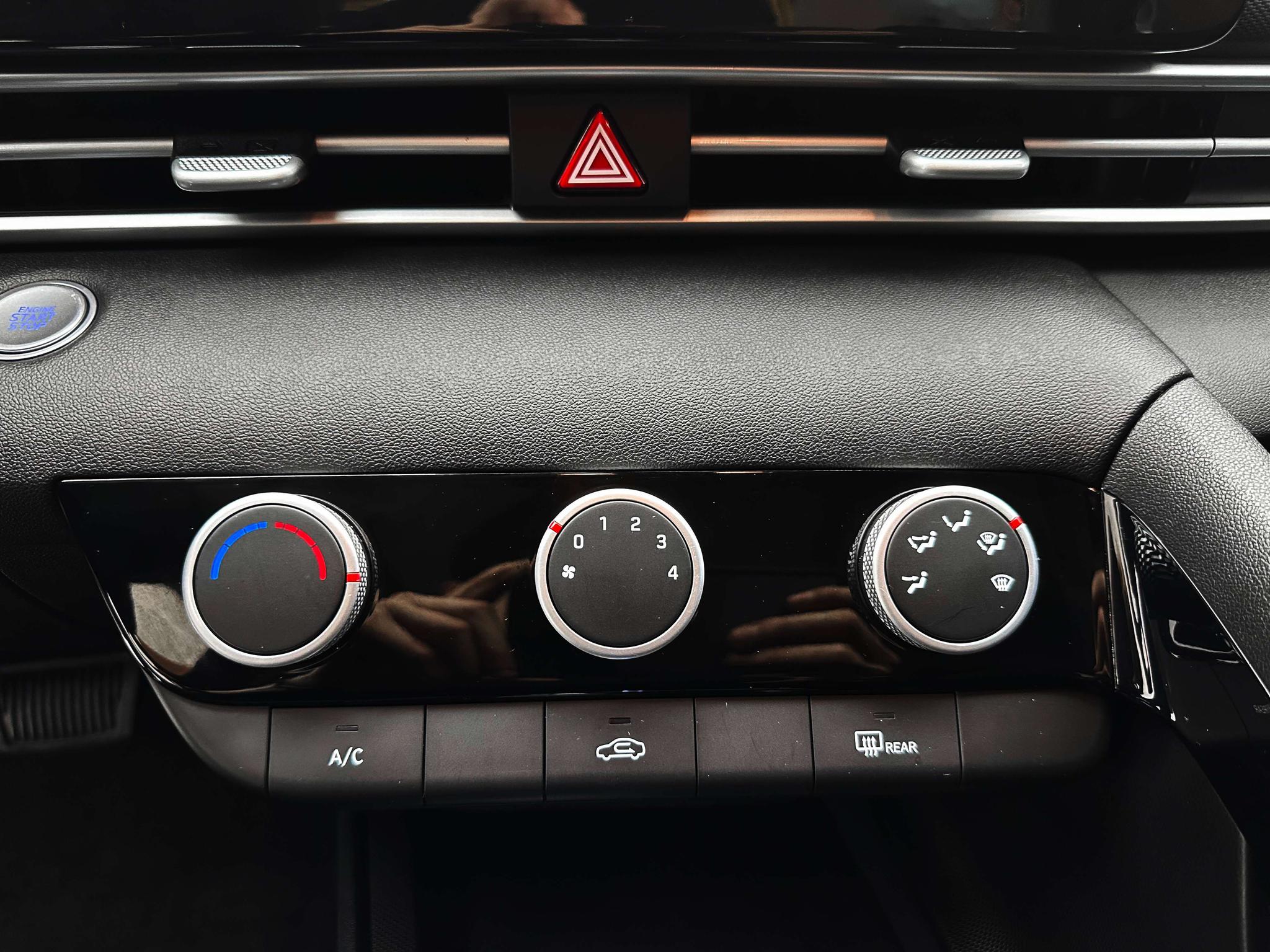 Hyundai Elantra 2023, фото 15
