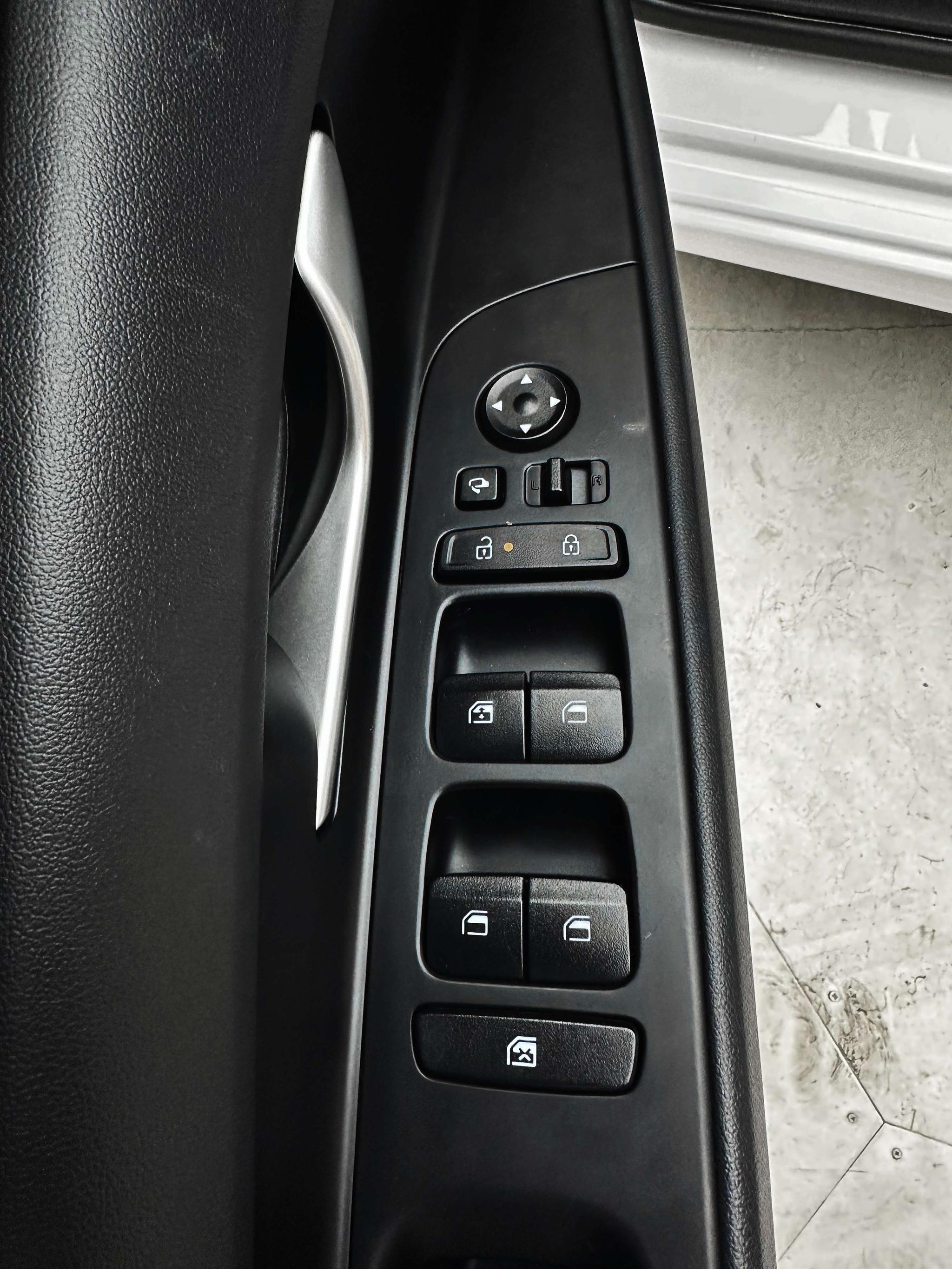 Hyundai Elantra 2023, фото 16