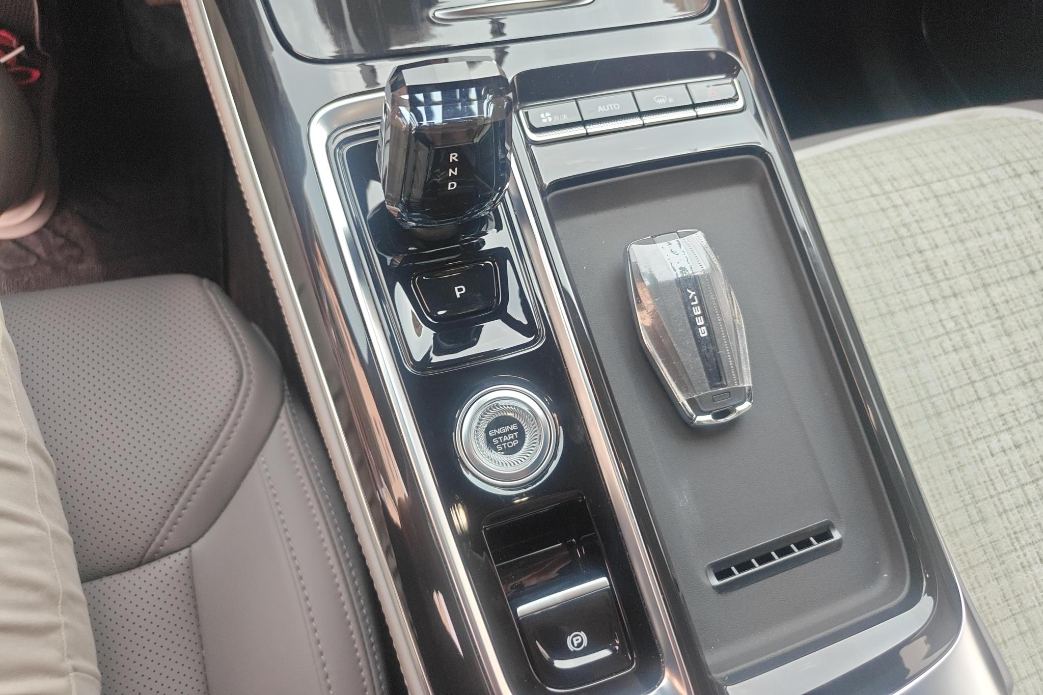 Geely Boyue L 2025, фото 16