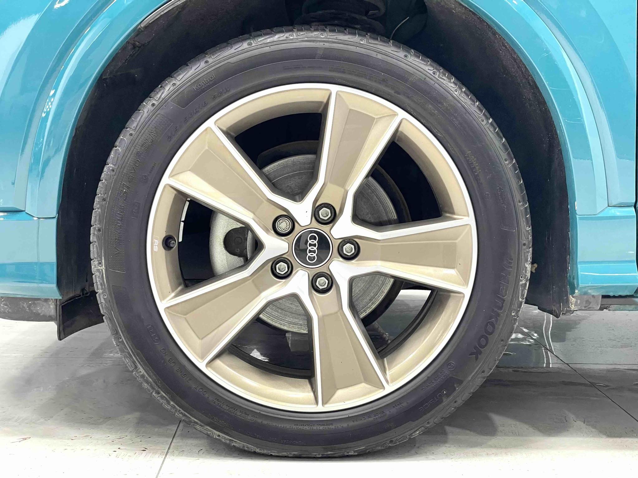 Audi Q2L 2022, фото 17