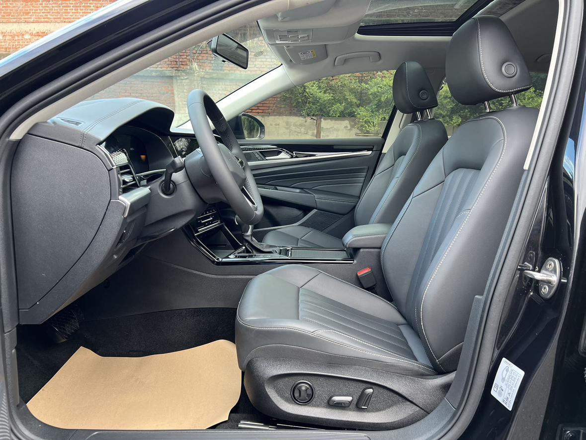 Volkswagen Passat 2023, фото 11