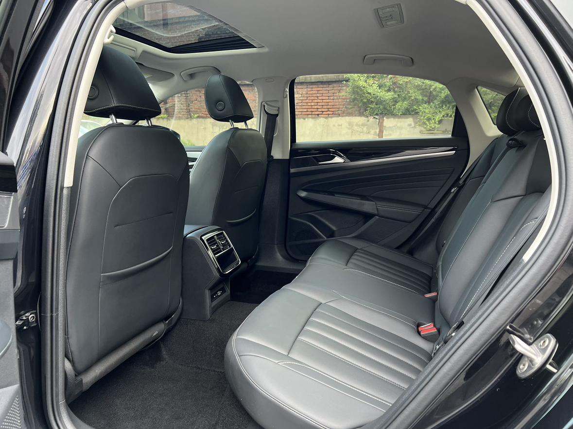 Volkswagen Passat 2023, фото 13