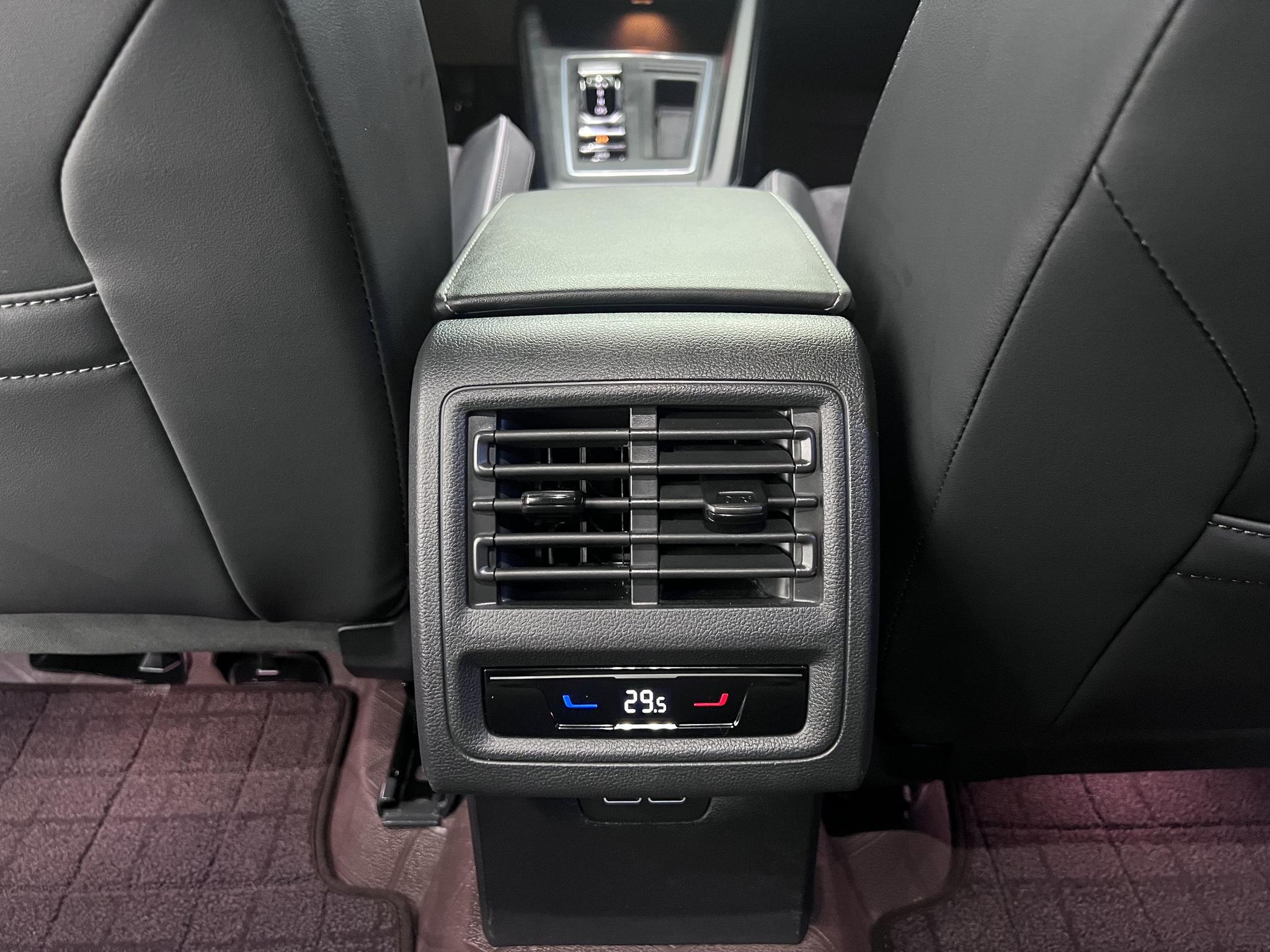 Volkswagen Golf 2023, фото 14