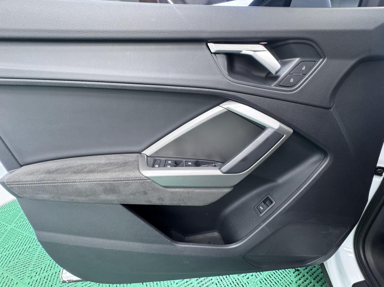 Audi Q3 2023, фото 17