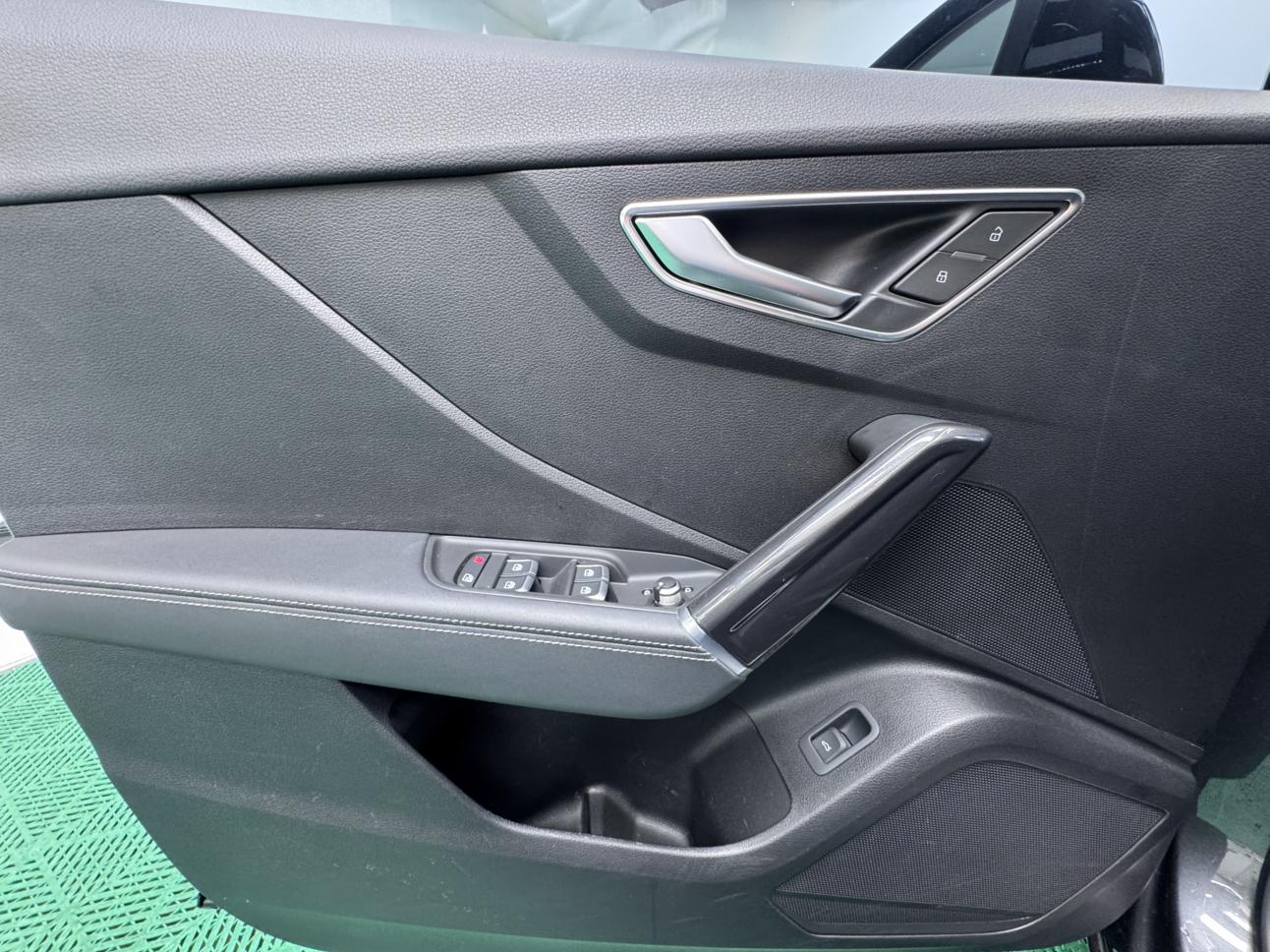 Audi Q2L 2022, фото 16
