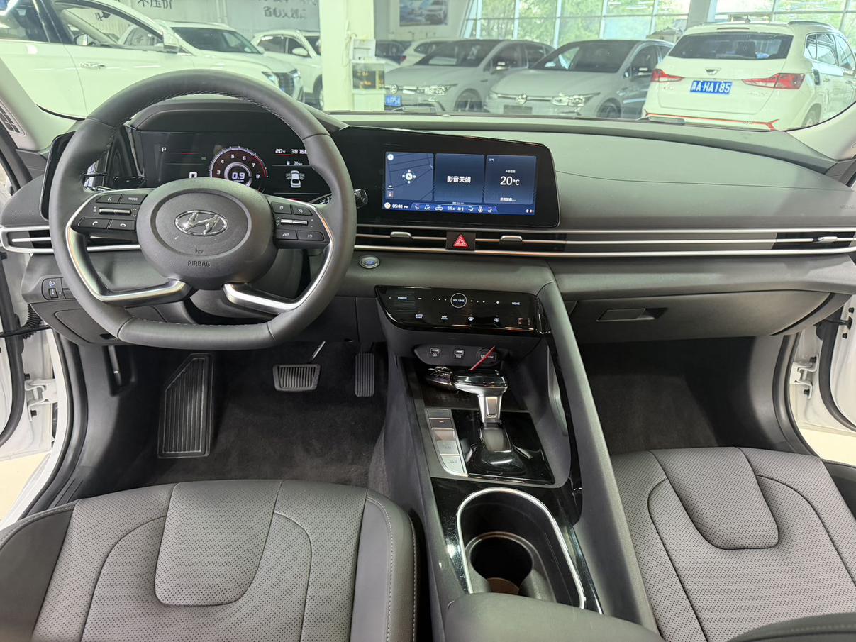 Hyundai Elantra 2022, фото 17