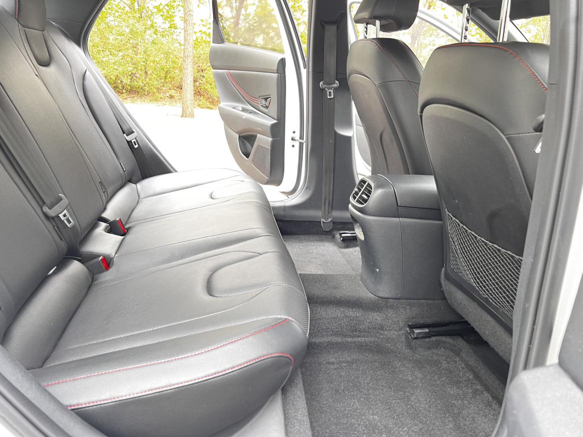 Hyundai Elantra 2022, фото 14