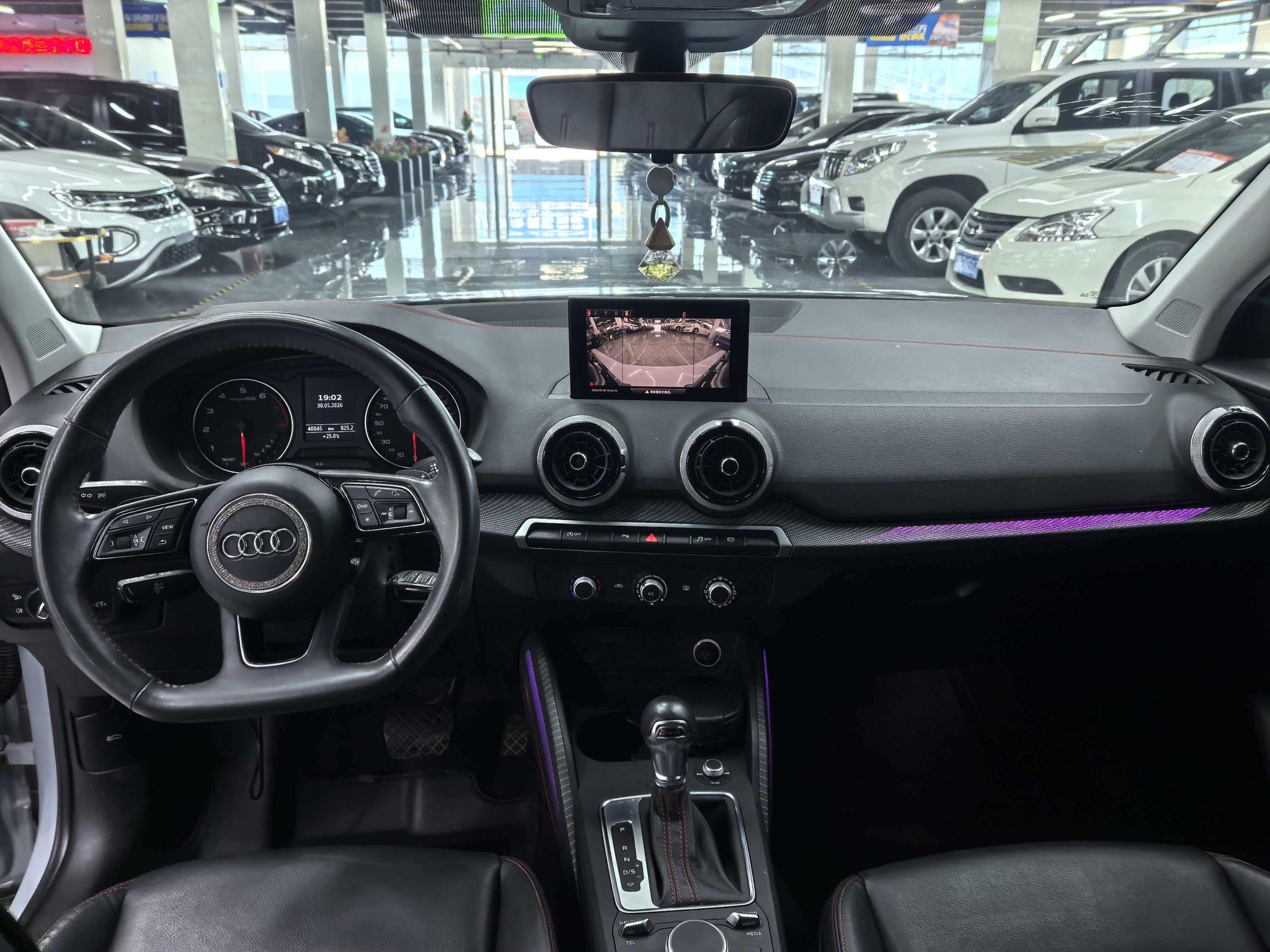 Audi Q2L 2022, фото 6