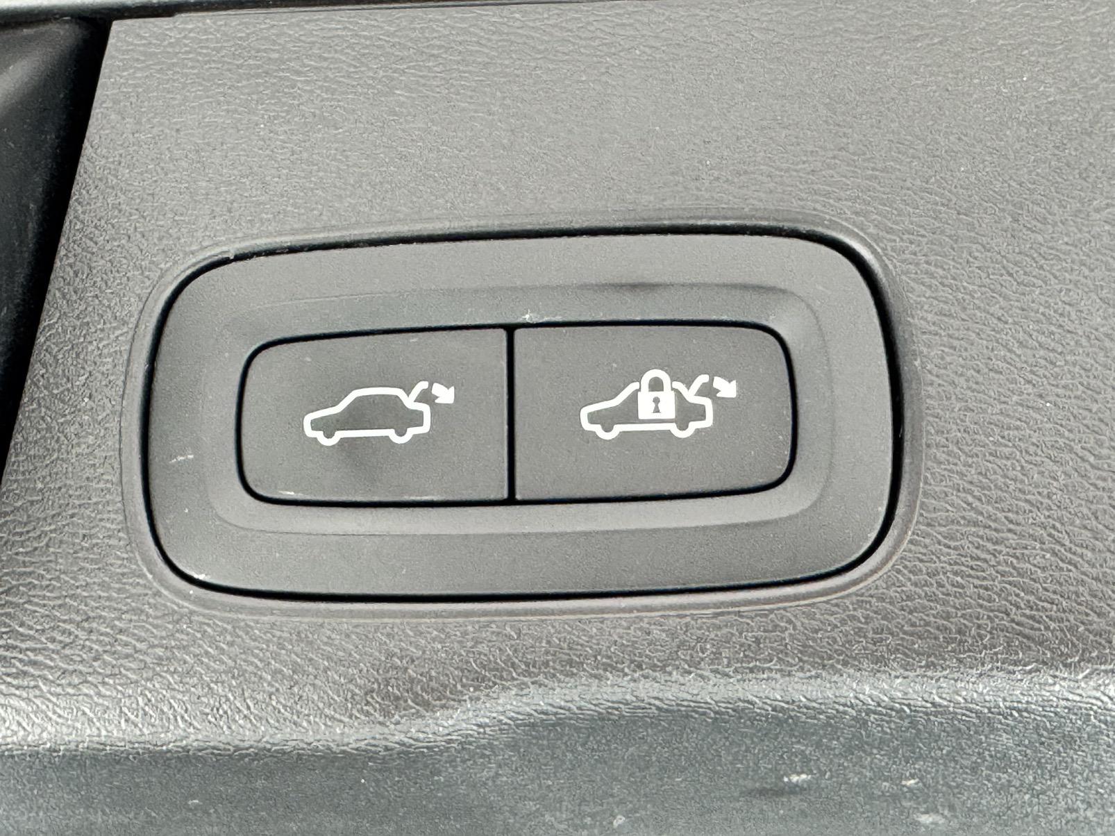 Volvo XC60 2022, фото 11