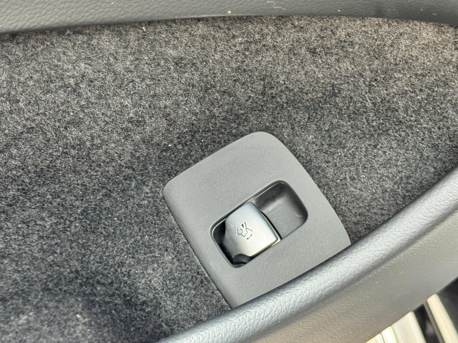 Mercedes-Benz E-Class 2025, фото 15