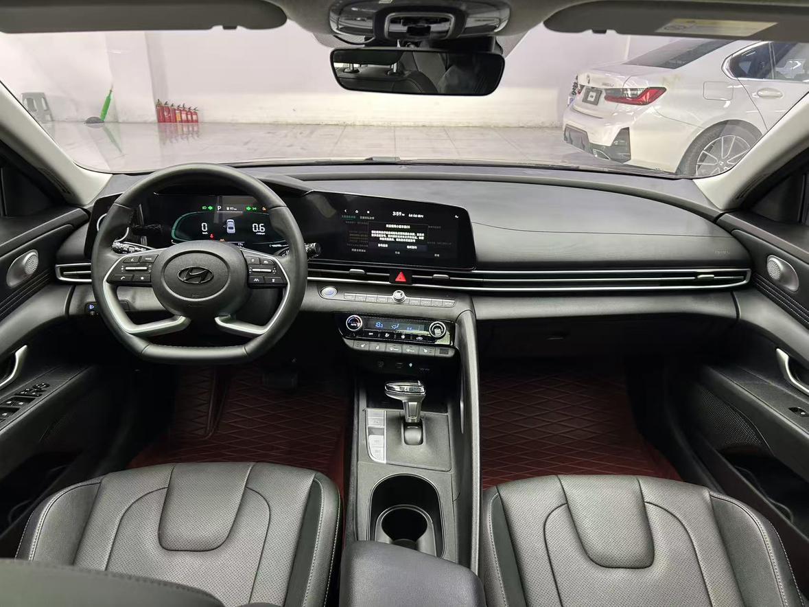 Hyundai Elantra 2023, фото 17