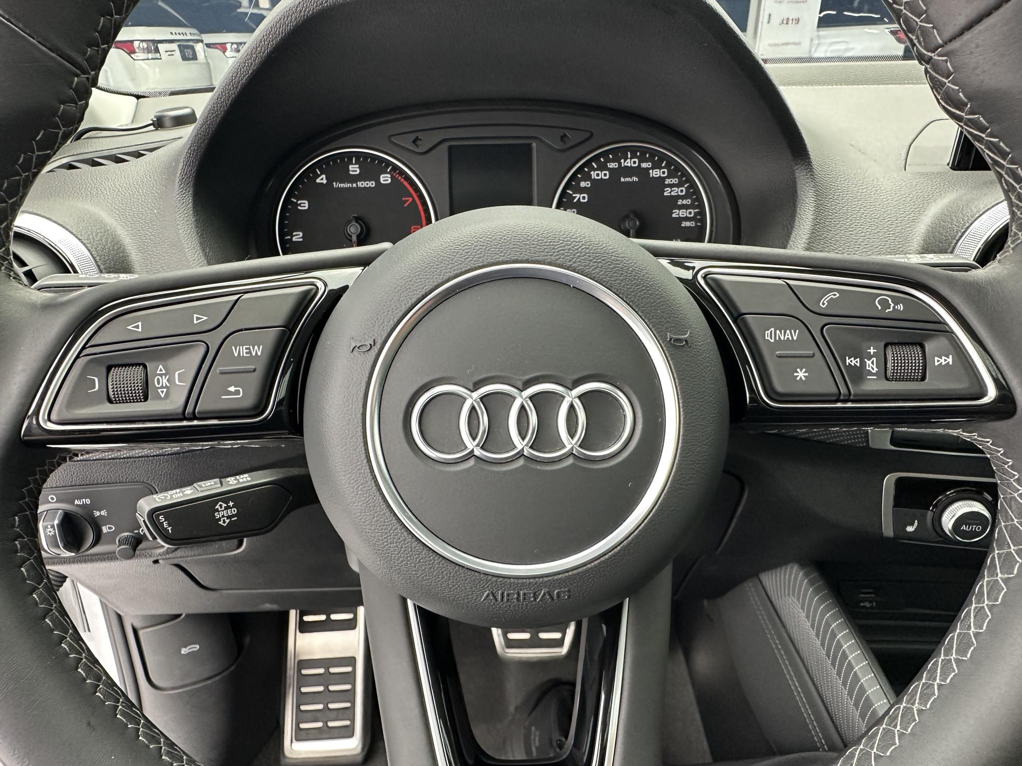 Audi Q2L 2022, фото 14