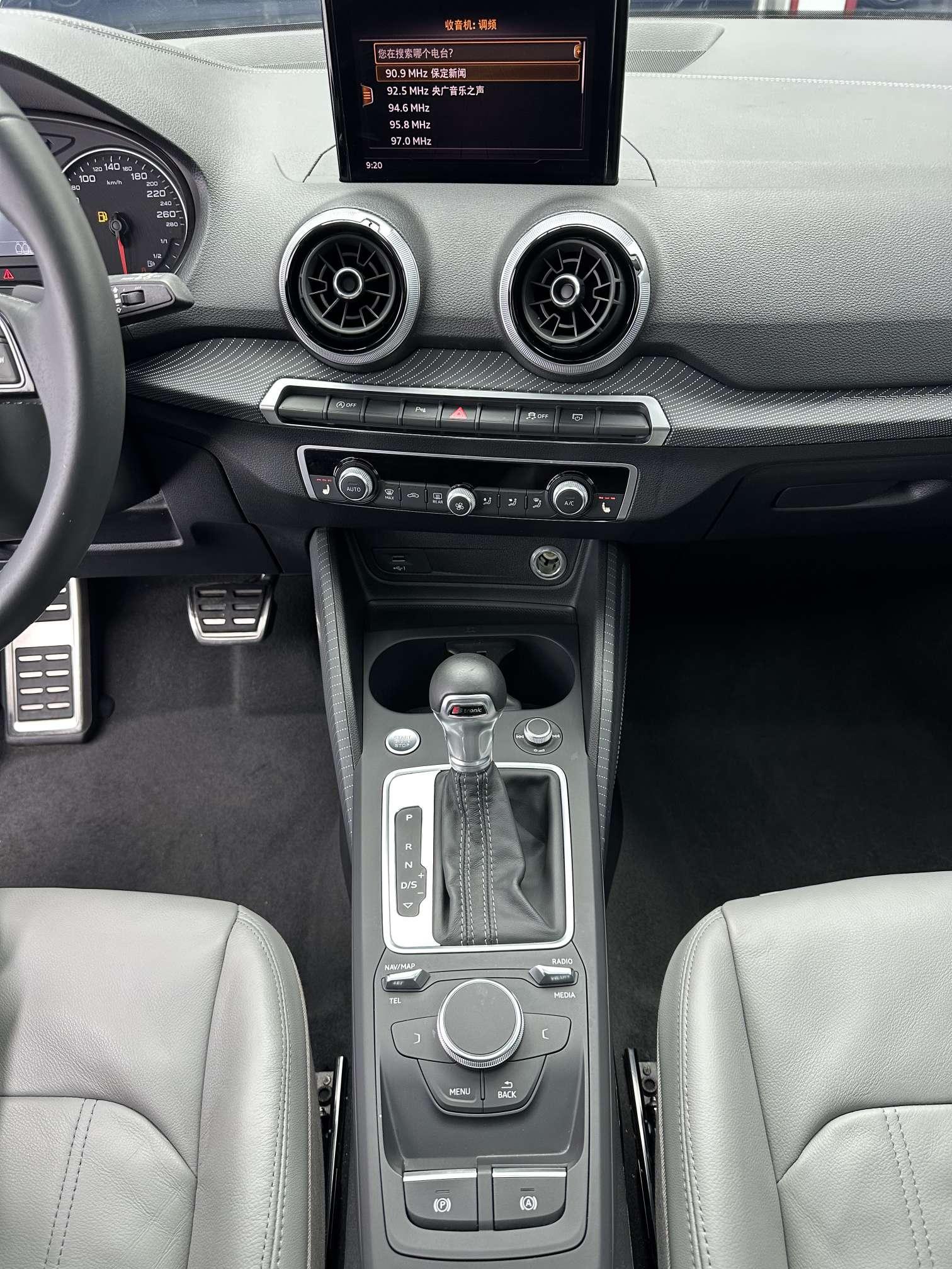 Audi Q2L 2022, фото 15