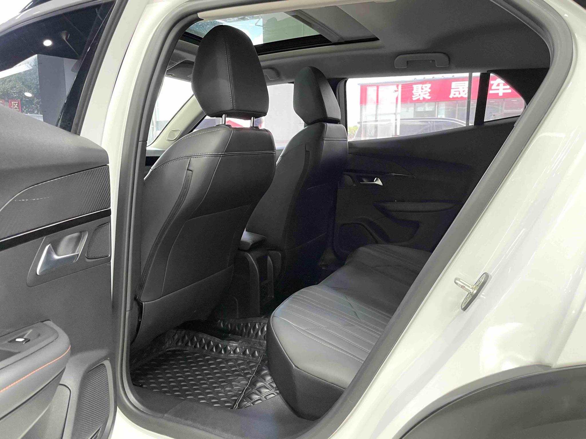 Peugeot 2008 2022, фото 10