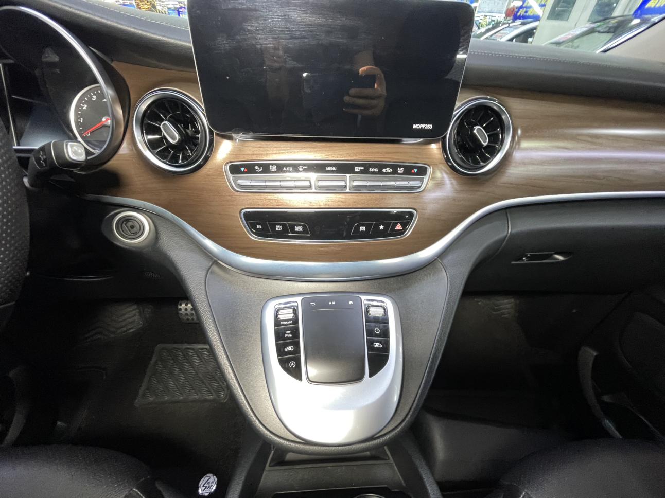 Mercedes-Benz V-Class 2021, фото 15