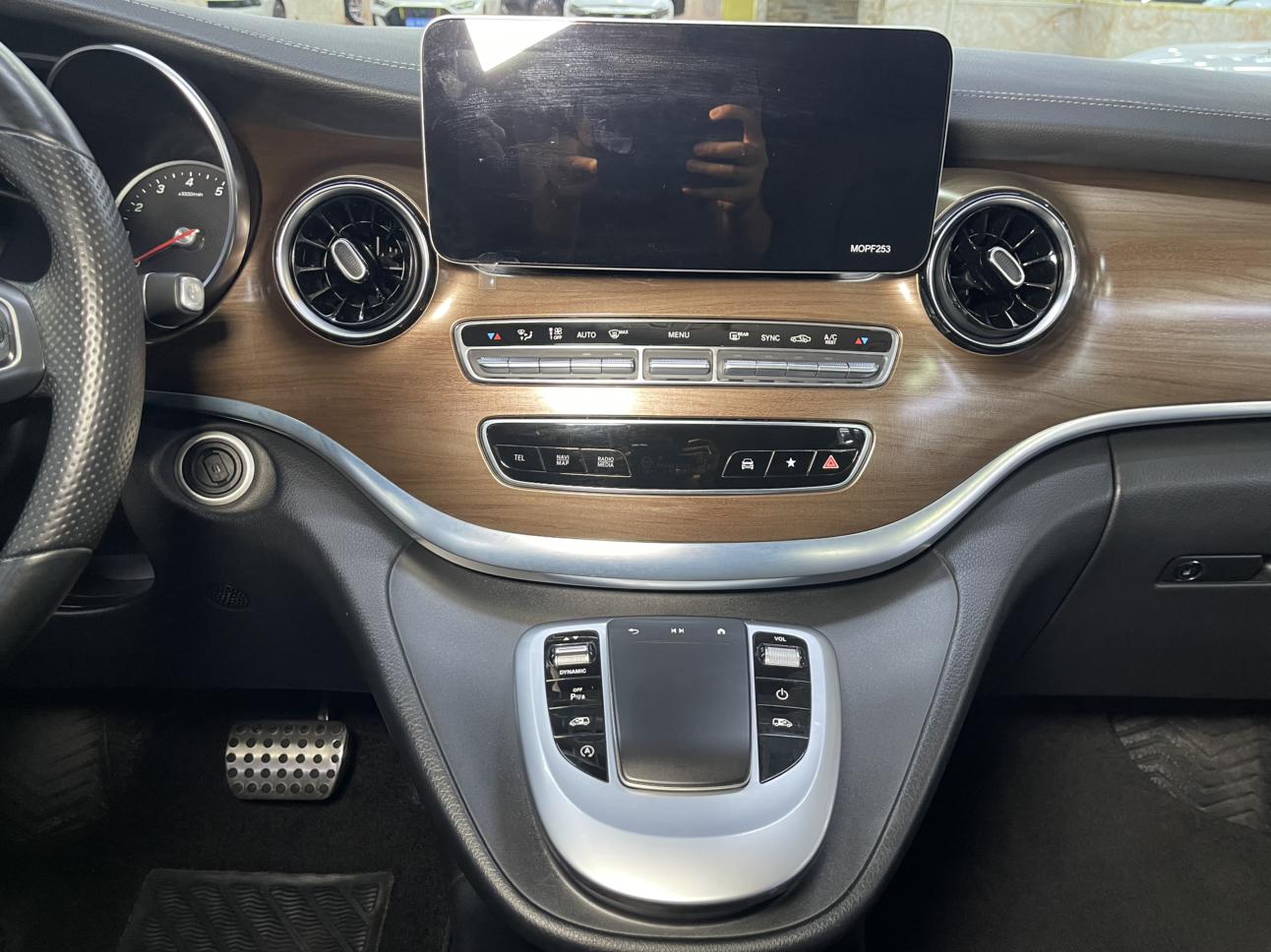Mercedes-Benz V-Class 2021, фото 16