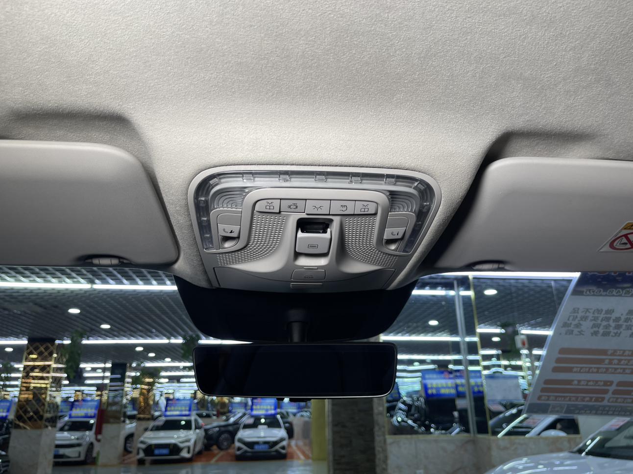 Mercedes-Benz V-Class 2021, фото 17