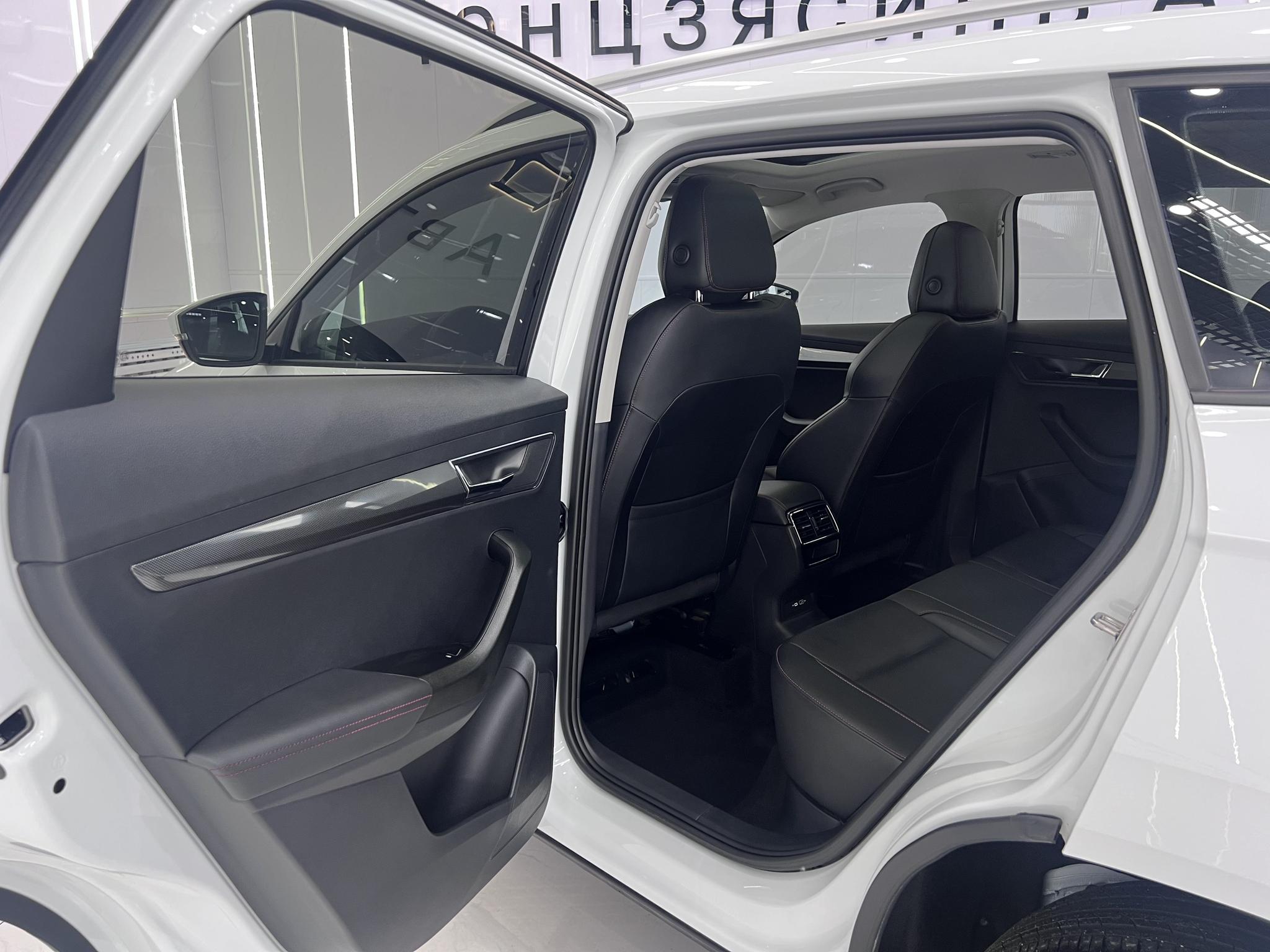Skoda Karoq 2023, фото 8