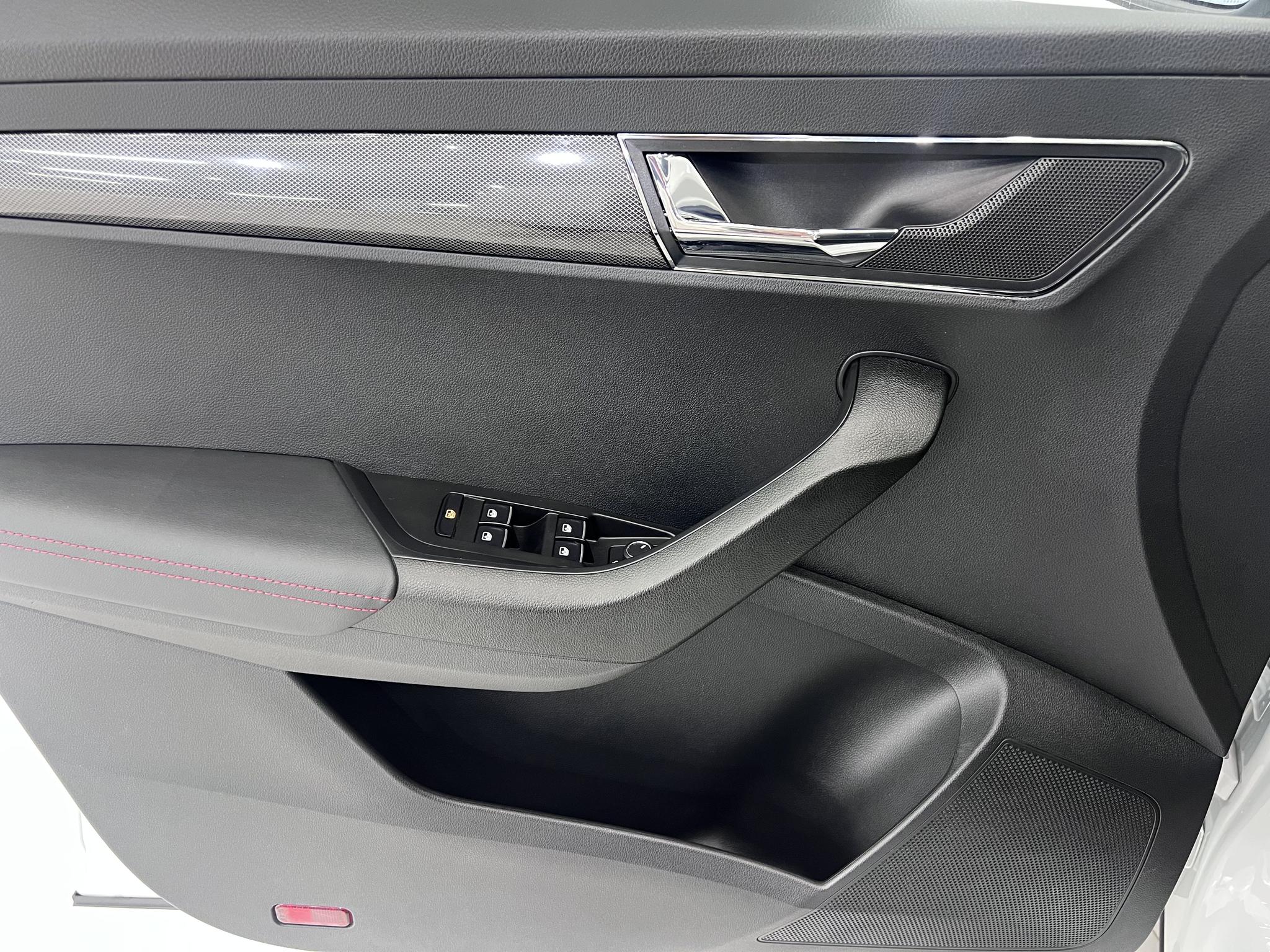 Skoda Karoq 2023, фото 11