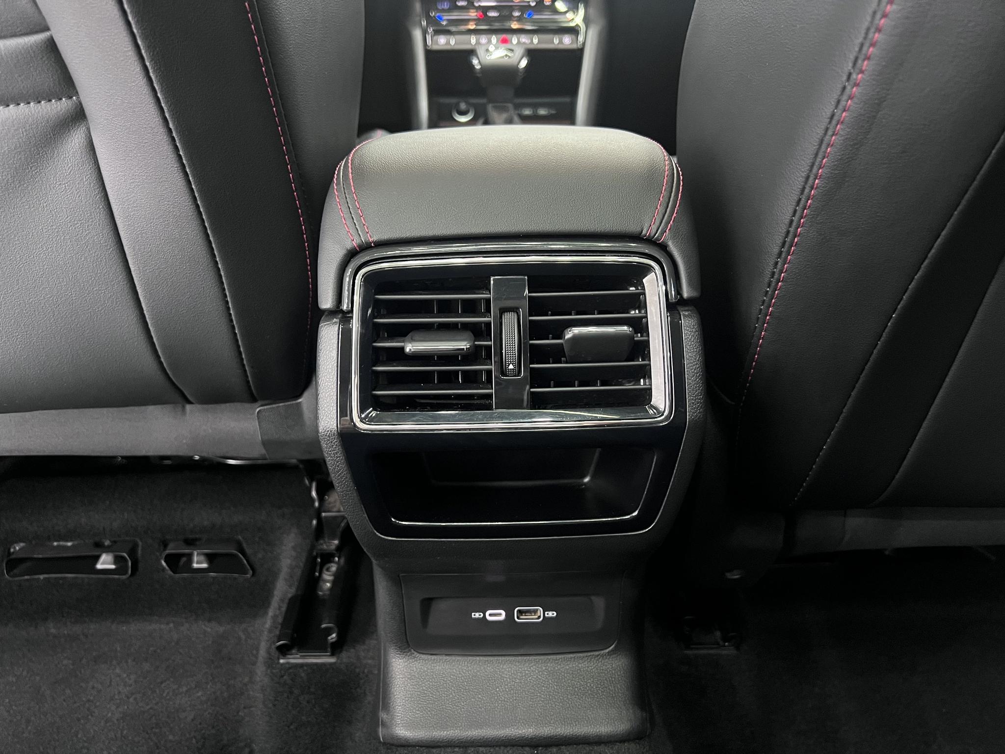Skoda Karoq 2023, фото 12