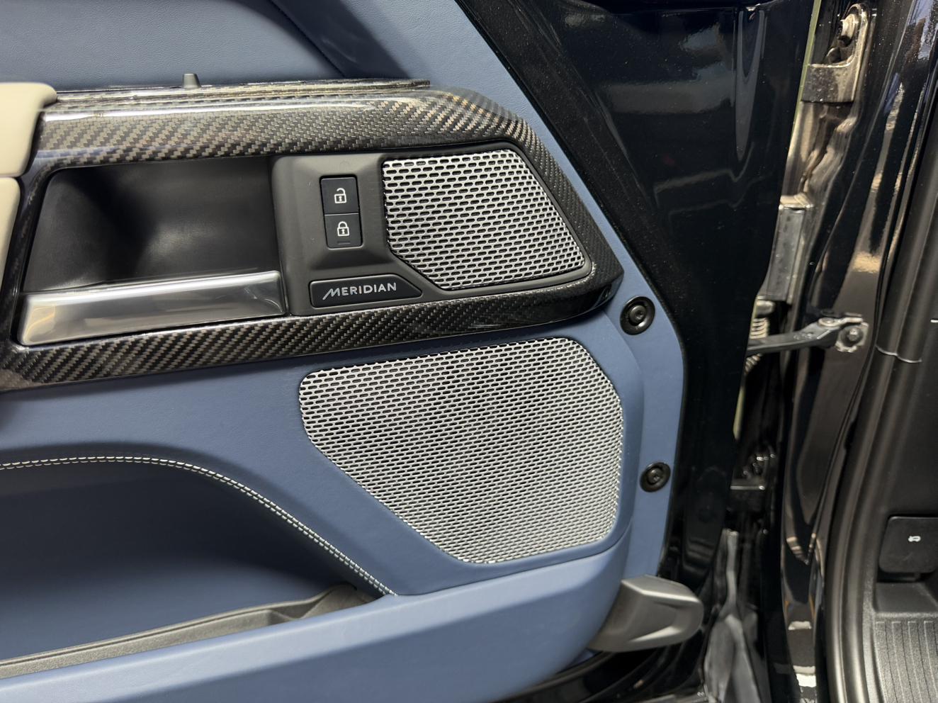 Land Rover Defender 2023, фото 12