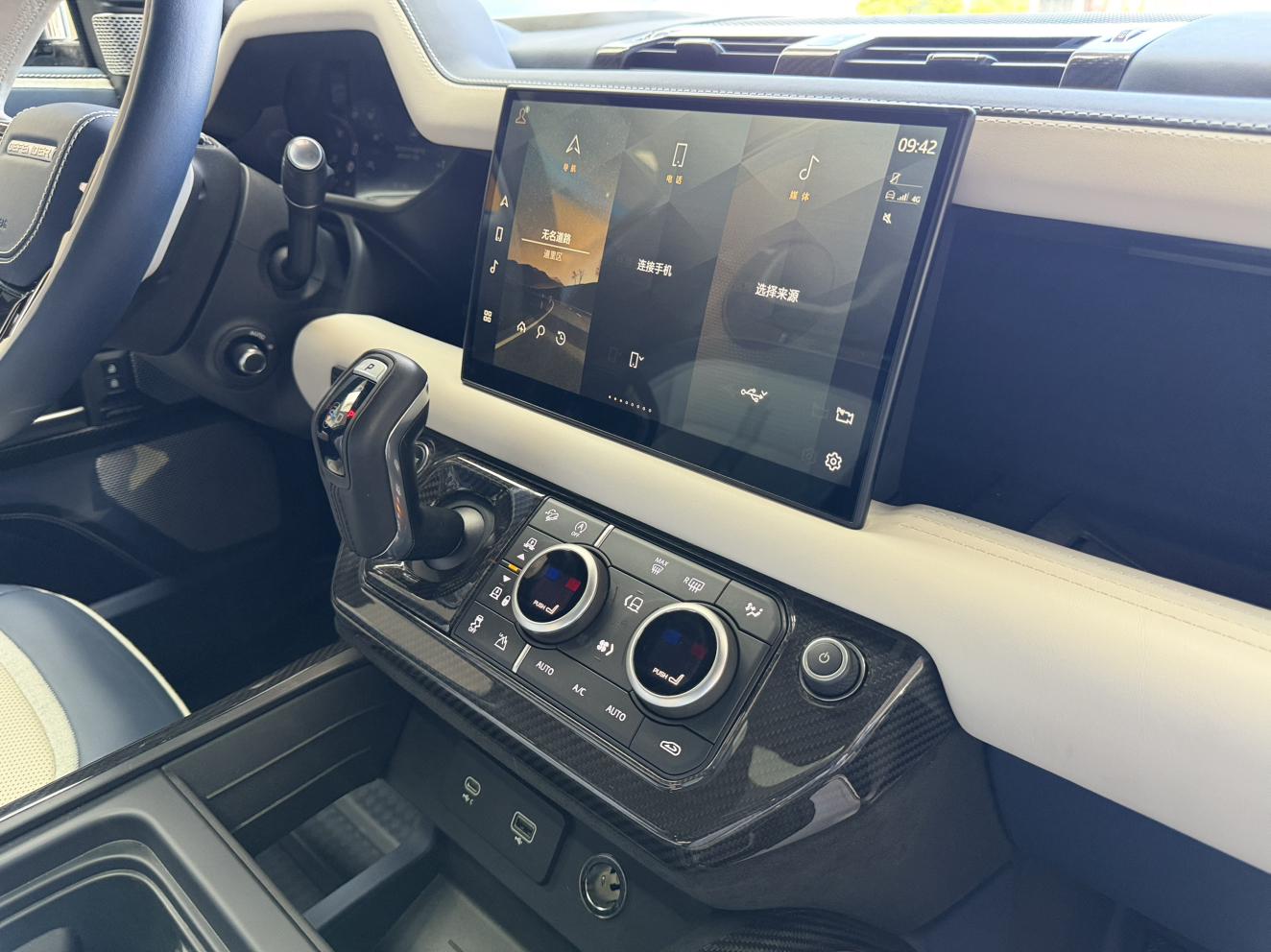 Land Rover Defender 2023, фото 13